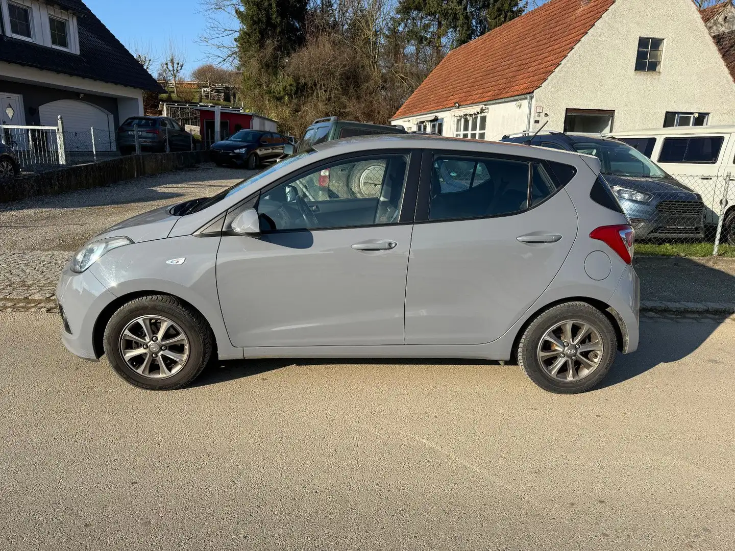 Hyundai i10 Intro Edition - 2