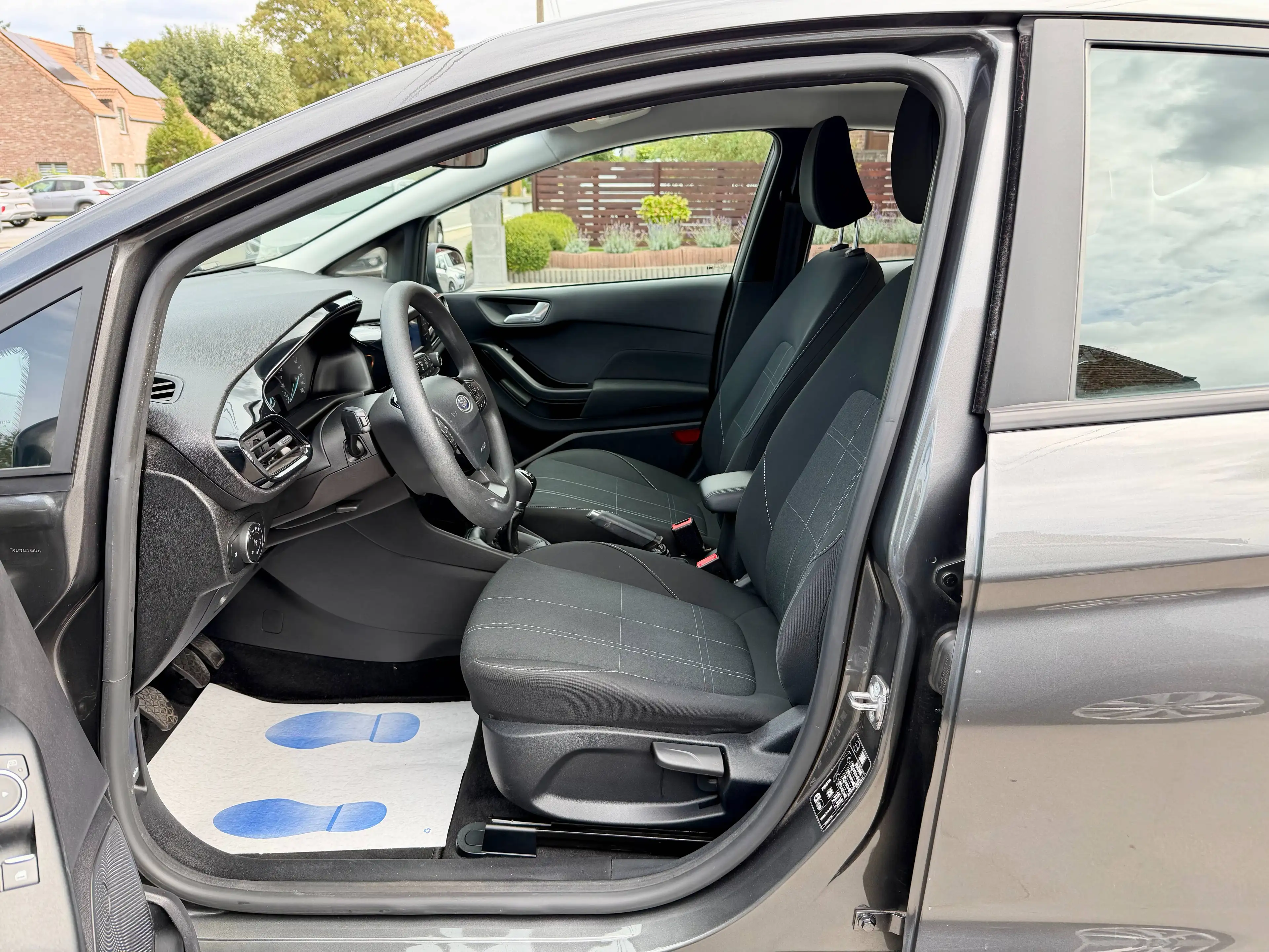 Ford Fiesta 1.1i*1er PROP*AIRCO*GARANTIE* — photo 9