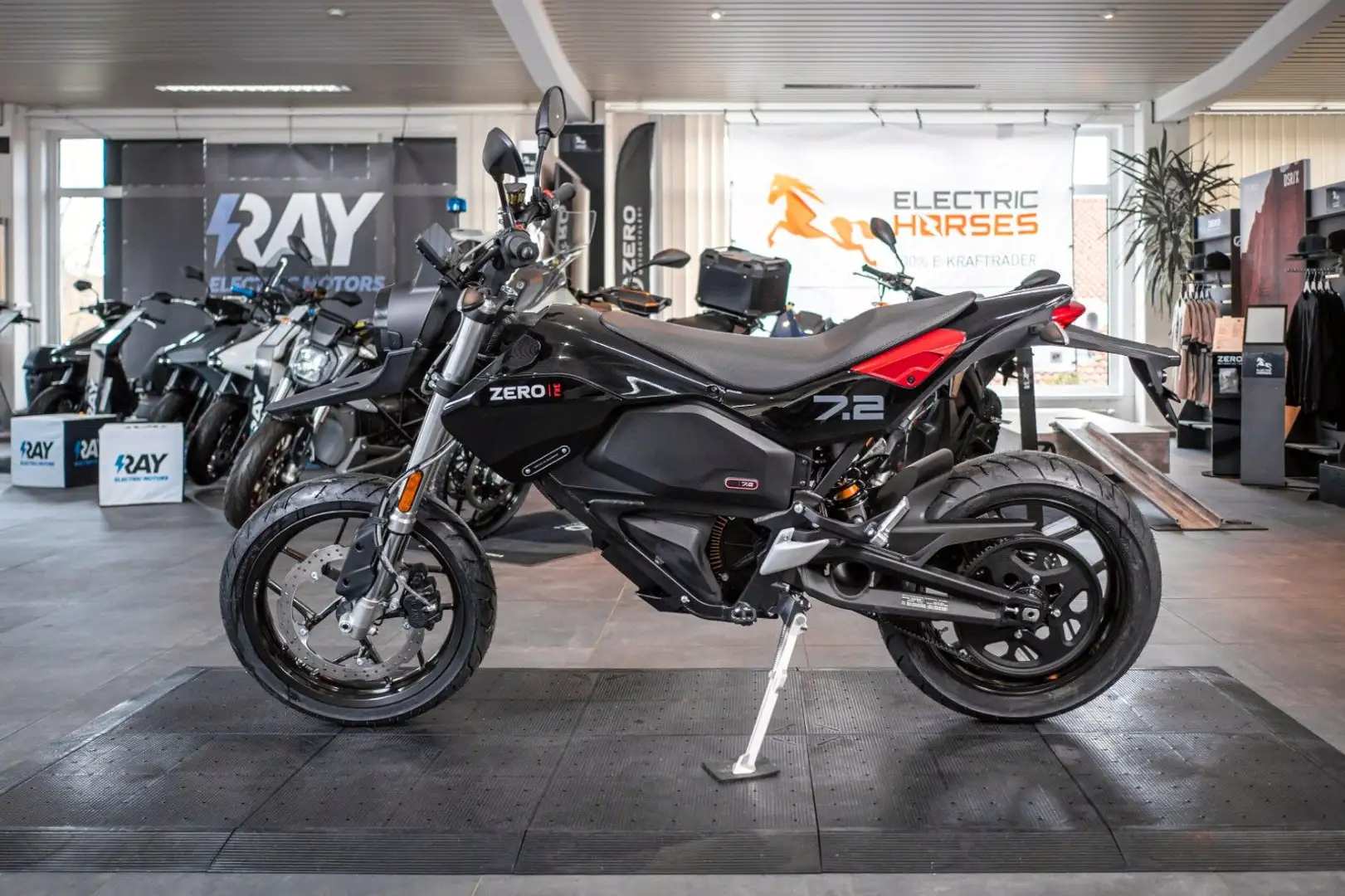 Zero Zero FXE FXE | 15 kW | Führerschein A2 I 106 Nm 2023 Schwarz - 2