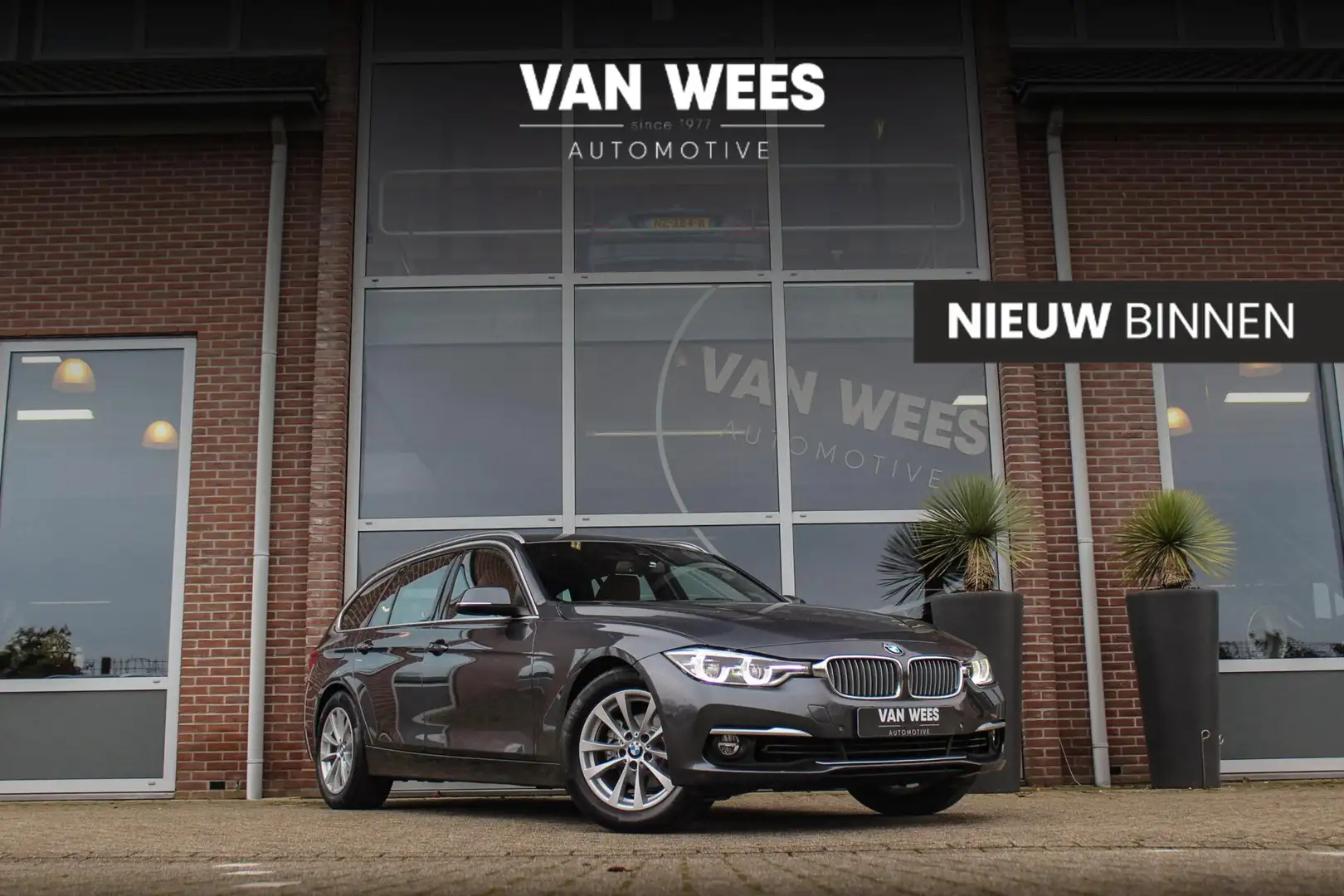 BMW 318 3-serie Touring 318i LCI Luxury Edition | NL auto Grau - 1