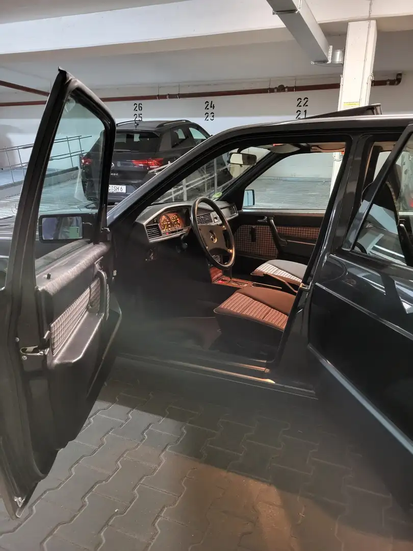 Mercedes-Benz 190 E 2.0 SPORTLINE Schwarz - 2