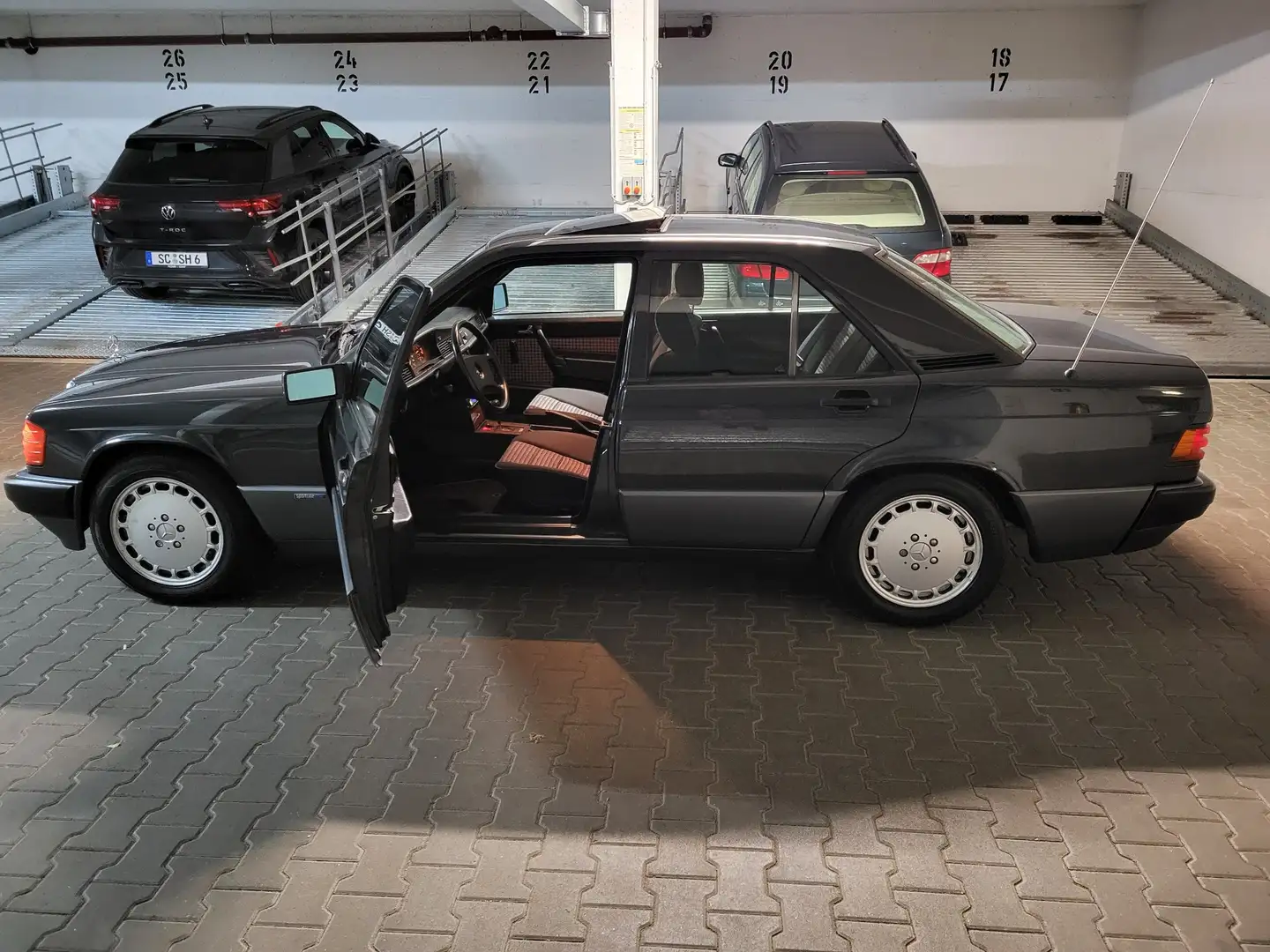 Mercedes-Benz 190 E 2.0 SPORTLINE Schwarz - 1