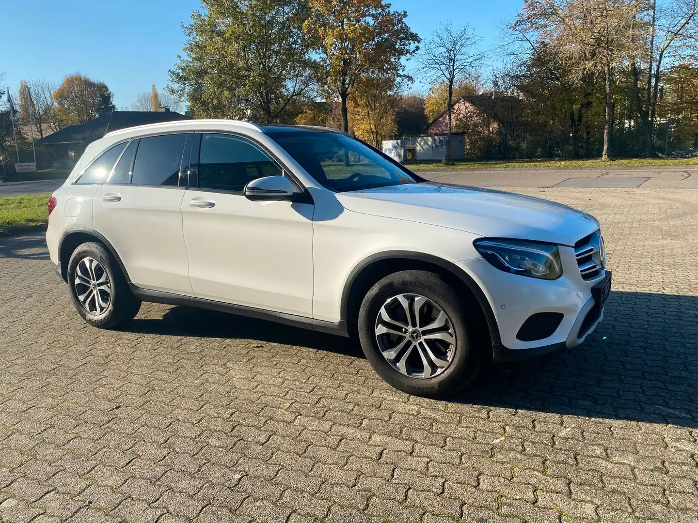Mercedes-Benz GLC 250 d 4Matic *Ahk*Shz*Pano-Dach*Navi* Weiß - 1