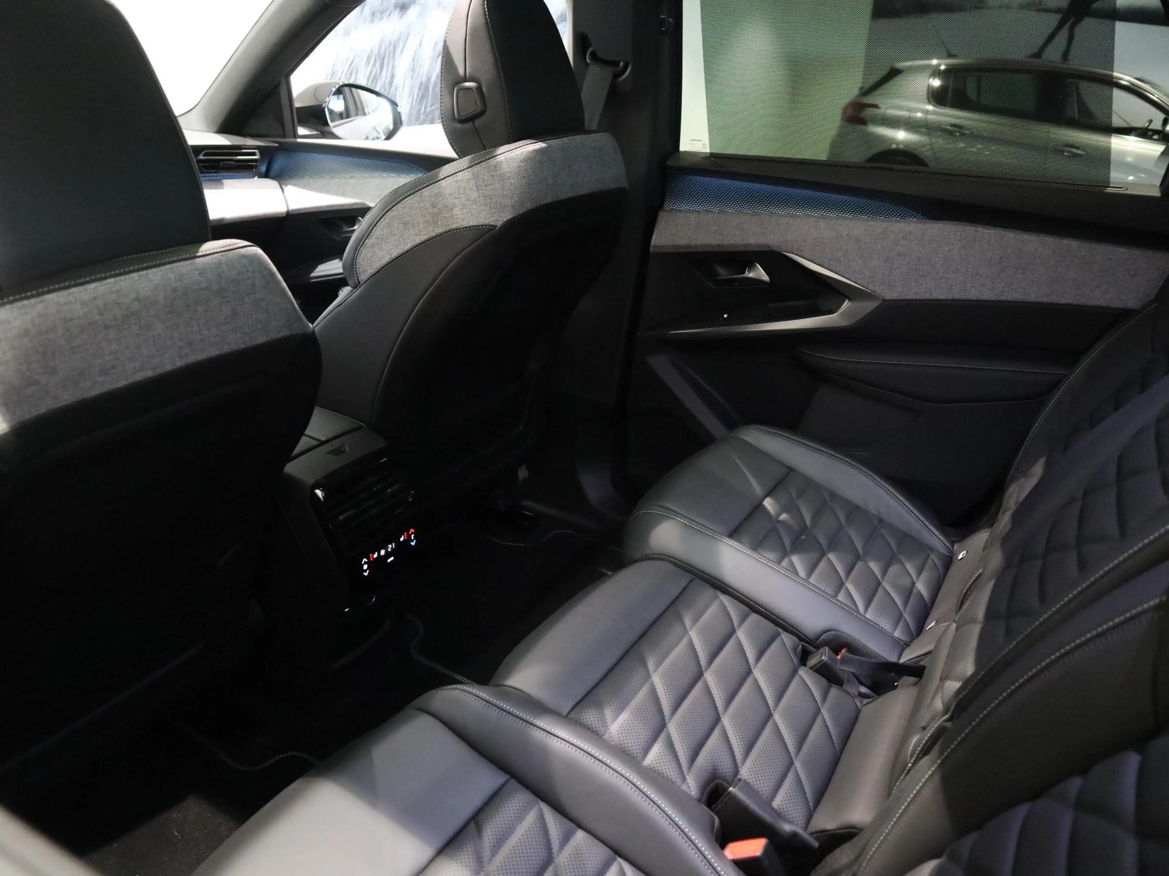 Peugeot 5008 e-5008 210 GT Exclusive 7 seats + nappa leder — photo 8