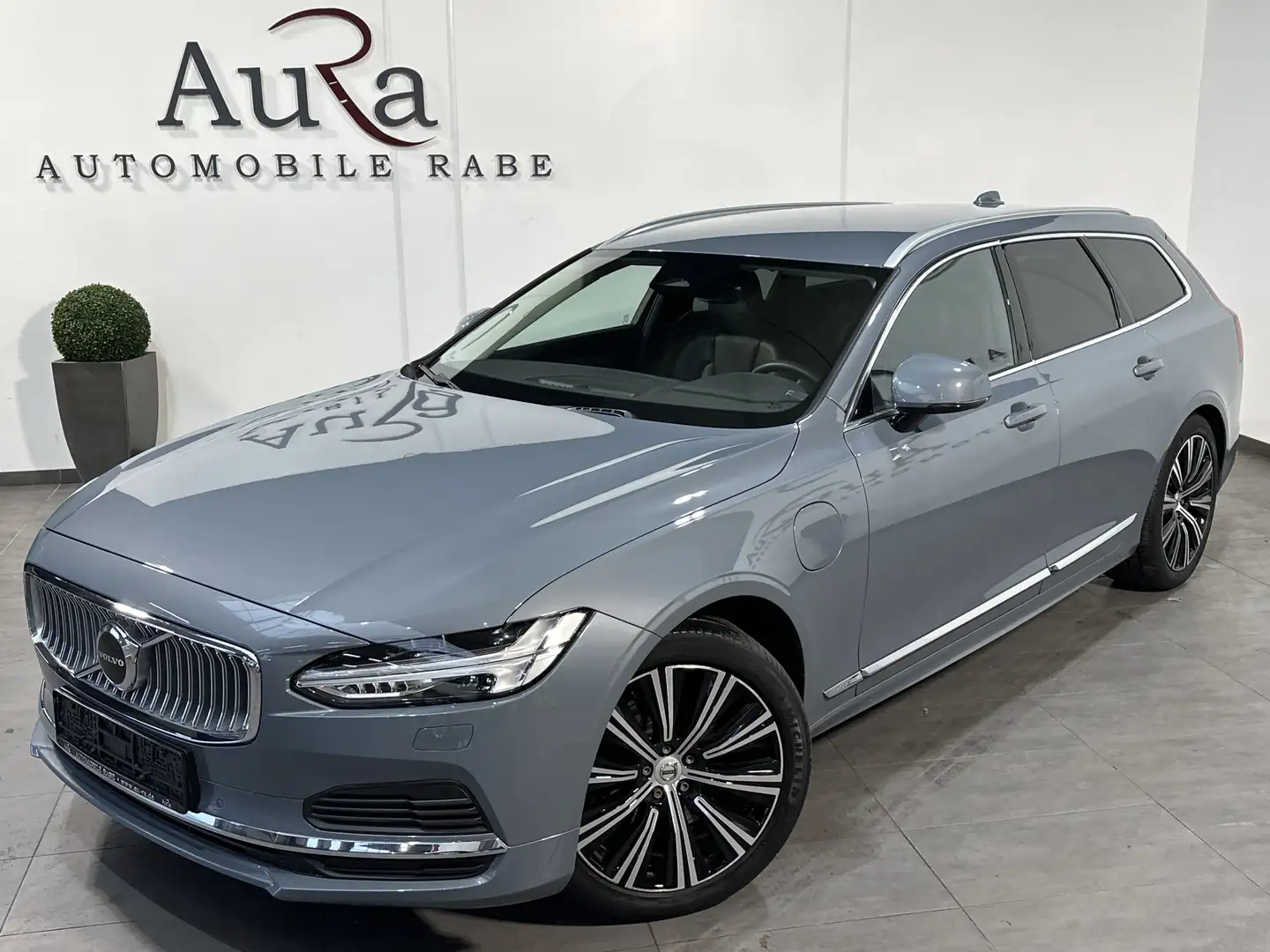 Volvo V90 T6 Recharge AWD Core NAV+LED+KAM+SHZ+VC+ACC Grau - 1