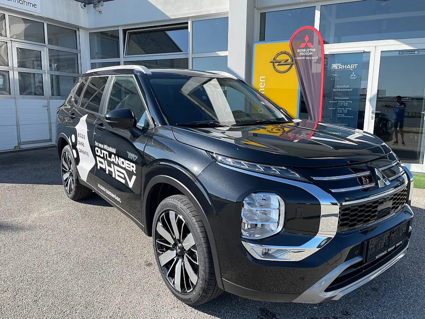 Mitsubishi Outlander 2,4 PHEV S-AWC Intense Schwarz - 2
