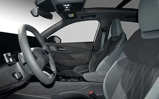 Audi Q3 view 6