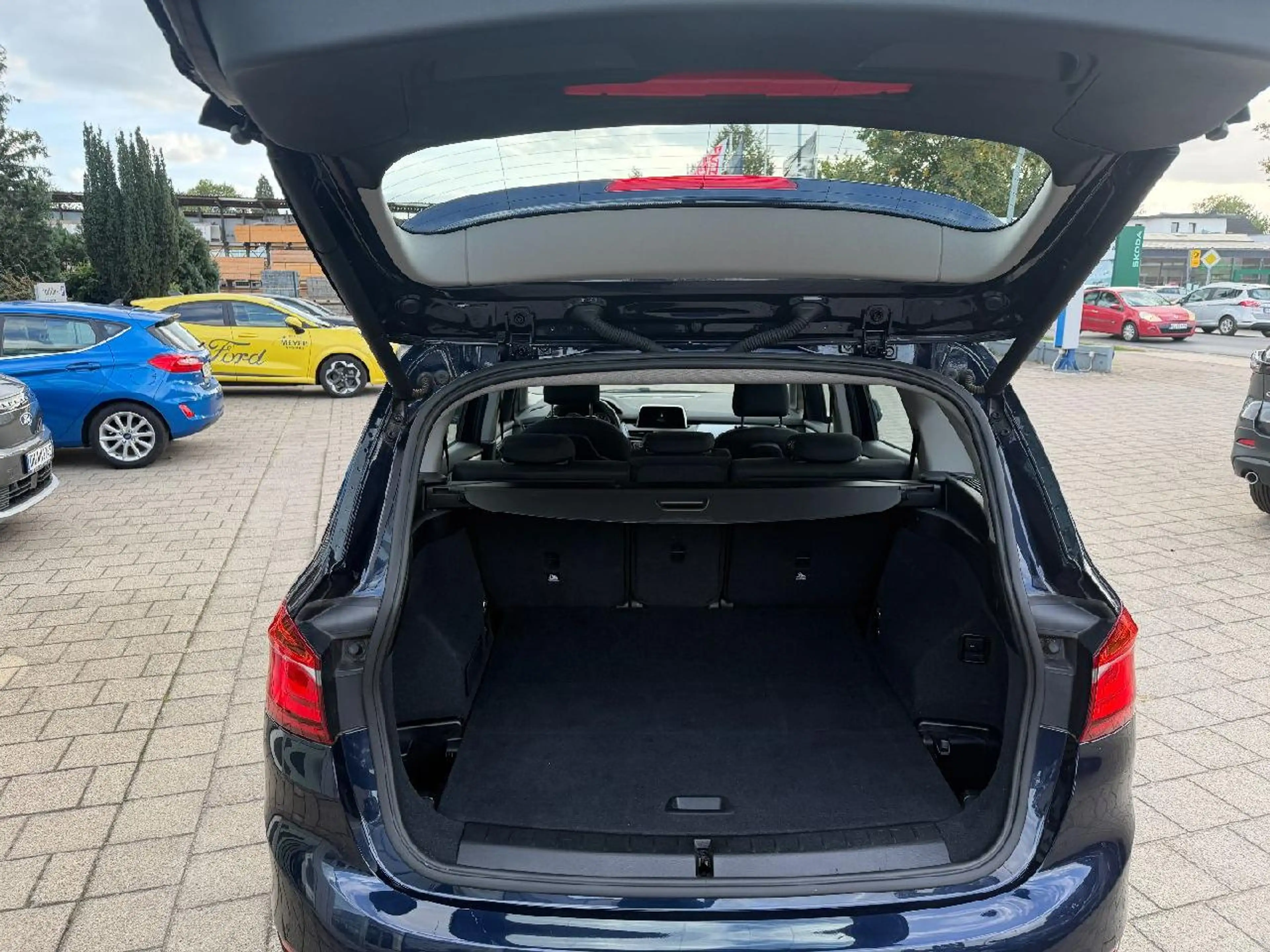 BMW 216 216 i Advantage — photo 9