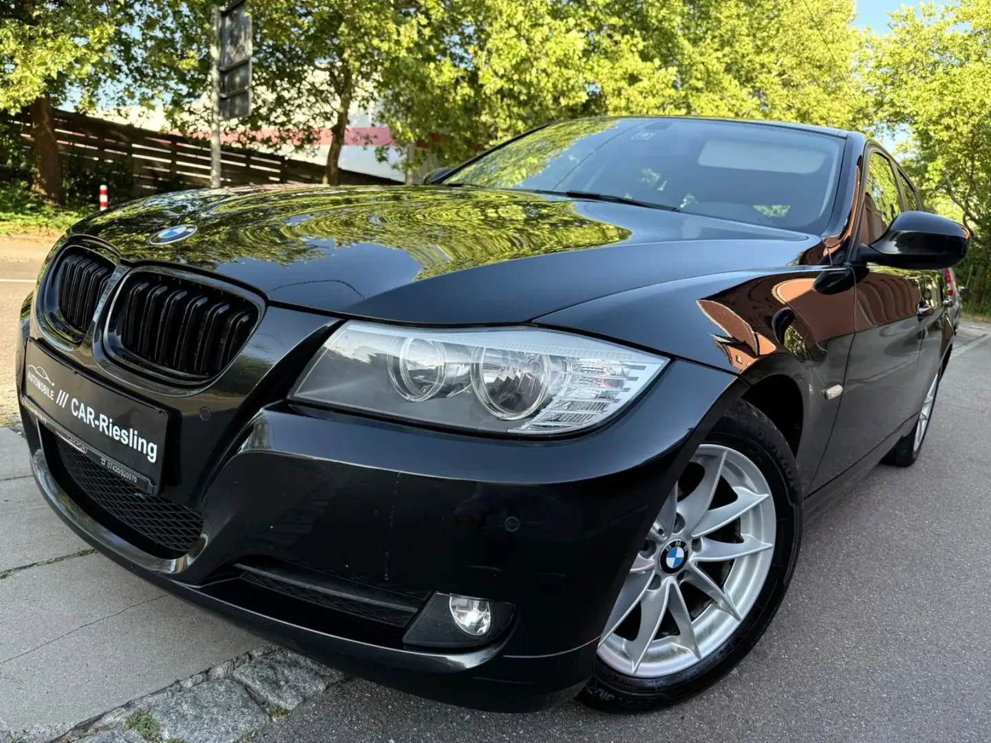 BMW 320 d EfficientDynamics Editio/NAVI/LEDER/PDC Schwarz - 2