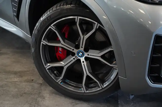 BMW X5 view 4