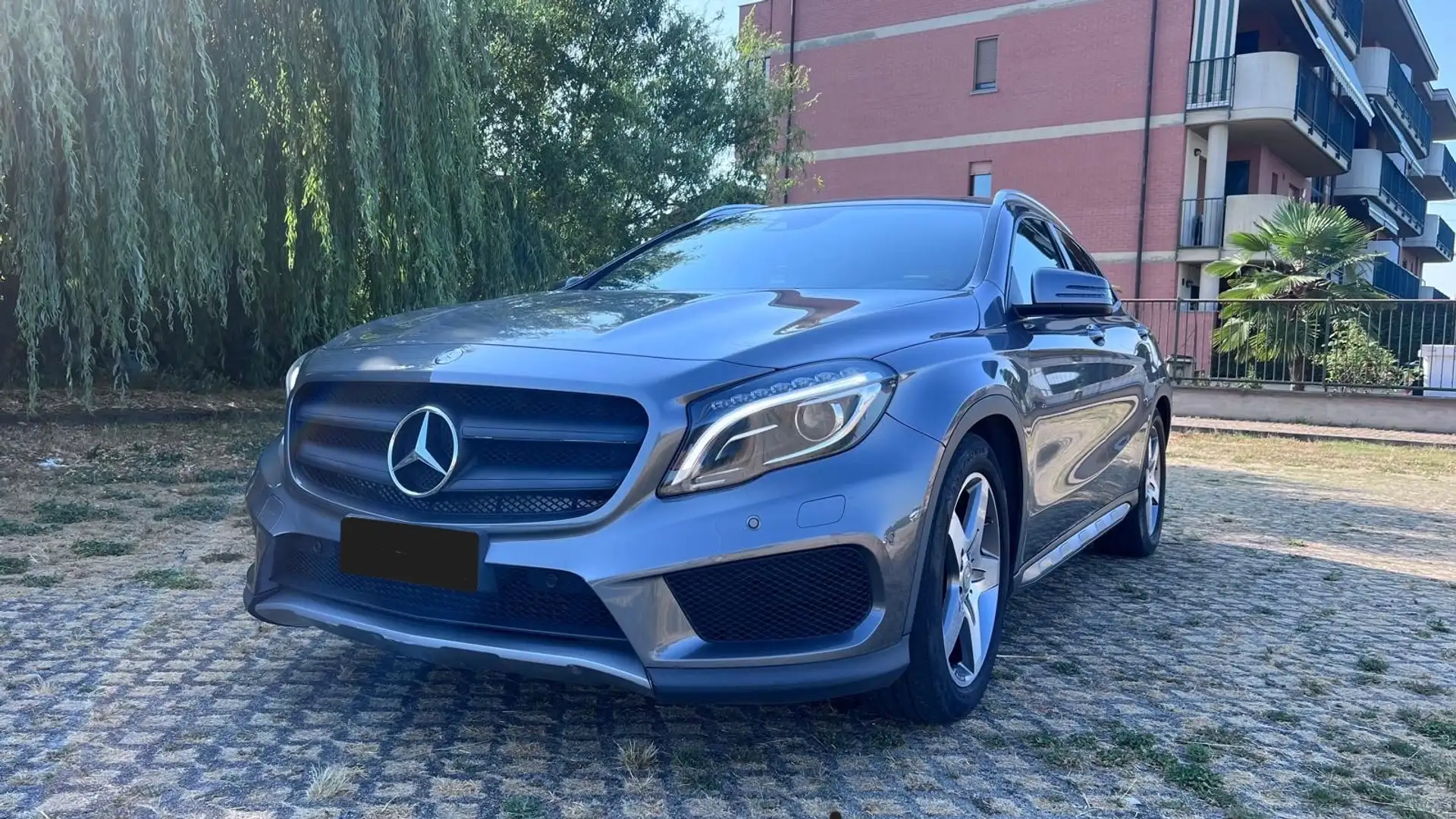 Mercedes-Benz GLA 220 d Premium 4matic 177cv auto Argento - 2