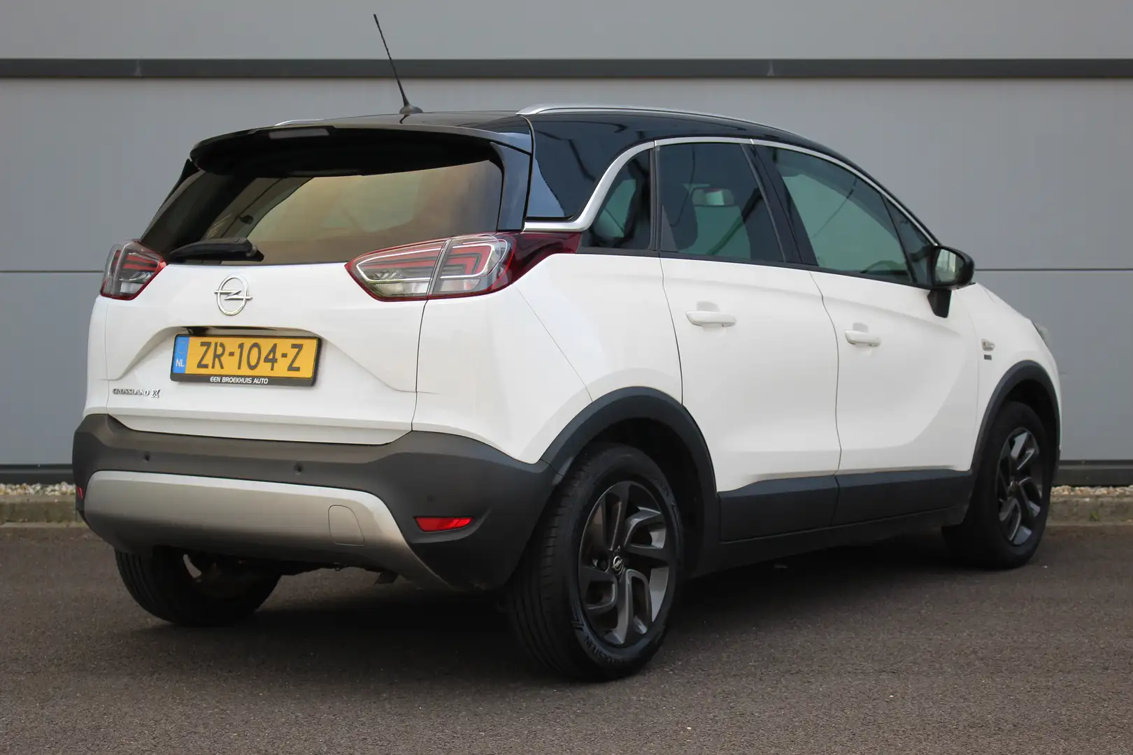Opel Crossland X 1.2 120 Jaar Edition | Camera | Climate & Cruise C Wit - 2