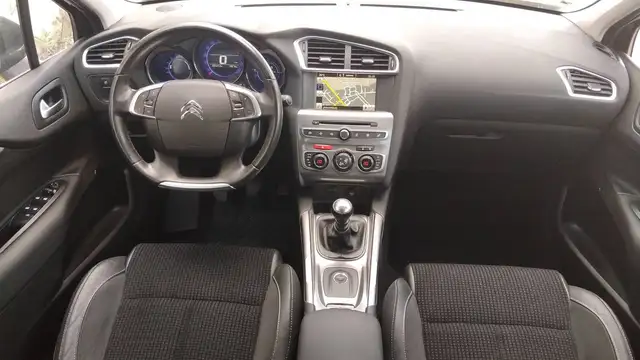 Citroen C4 view 11