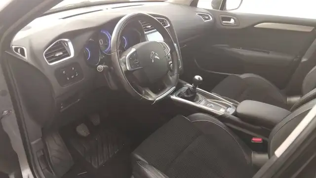 Citroen C4 view 8