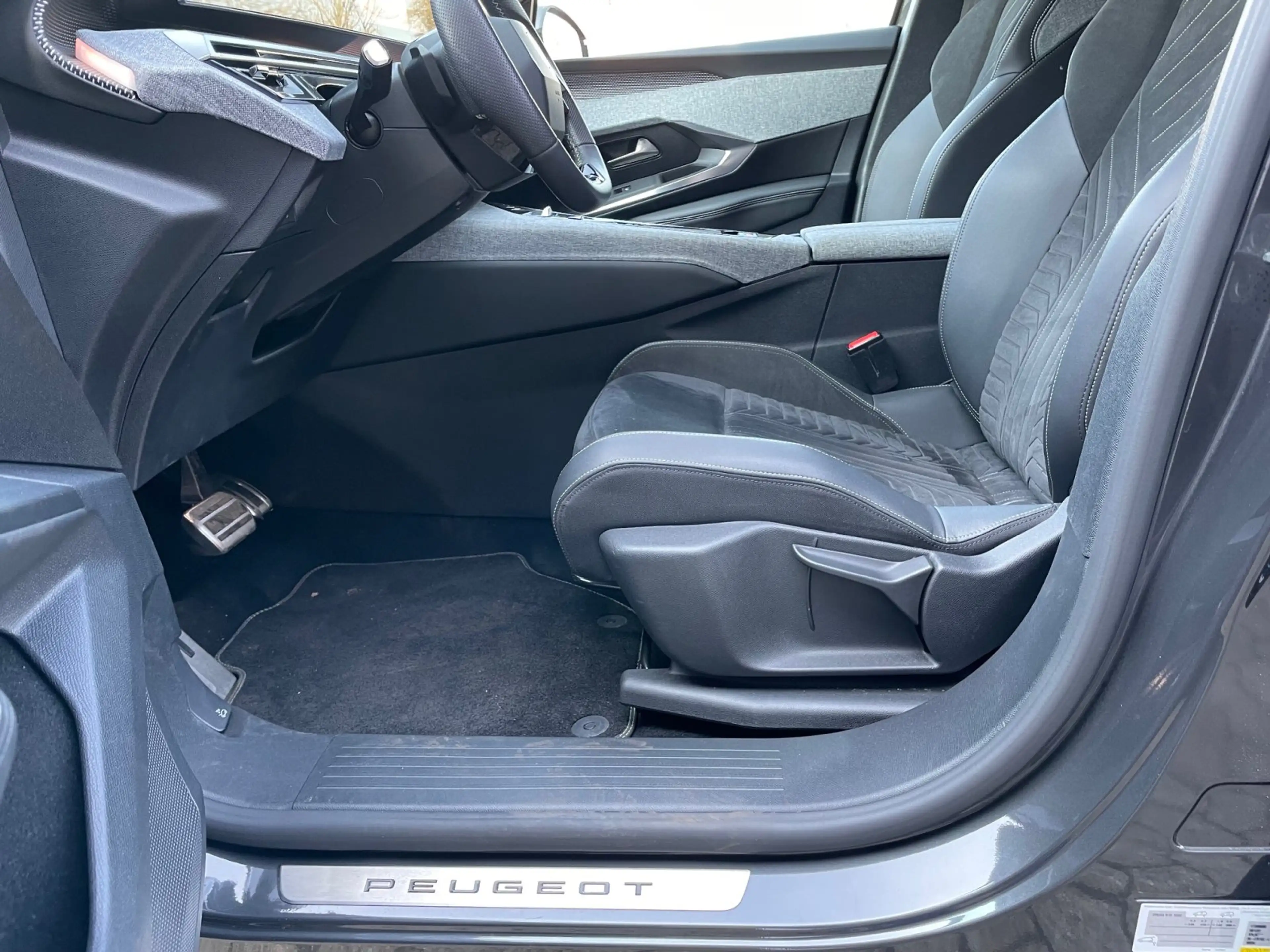 Peugeot 3008 Hybrid 145 e-DSC6 GT RFK mit 360° / FZH / SHZ — photo 12