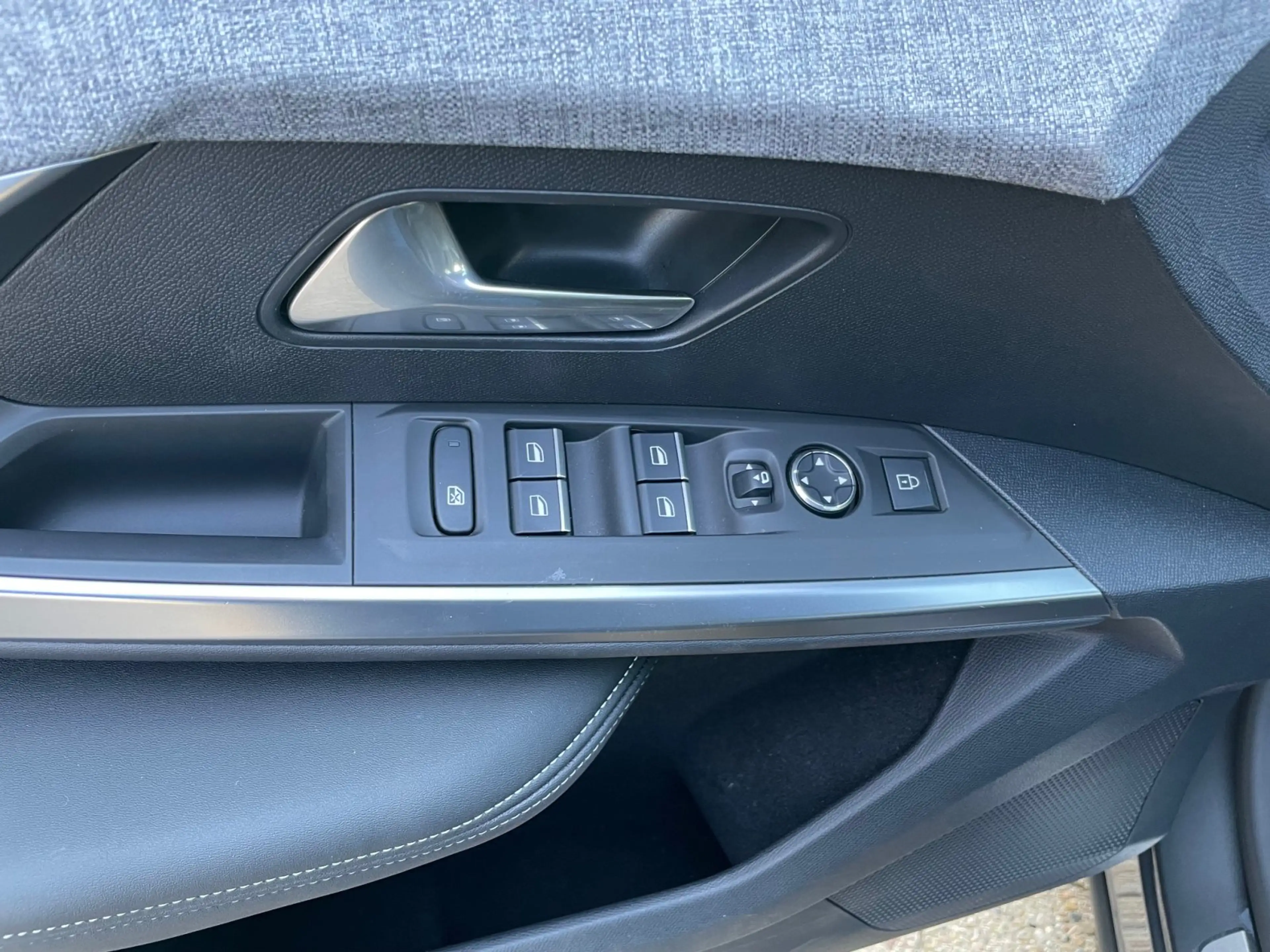 Peugeot 3008 Hybrid 145 e-DSC6 GT RFK mit 360° / FZH / SHZ — photo 13