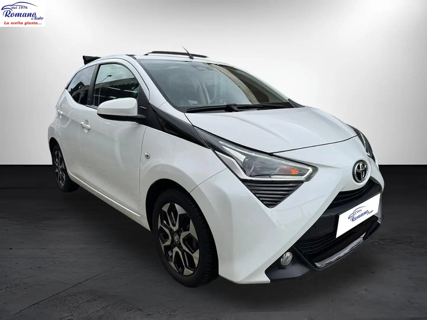 Toyota Aygo 1.0 VVT-i 69 CV 5 porte x-play Bianco - 2