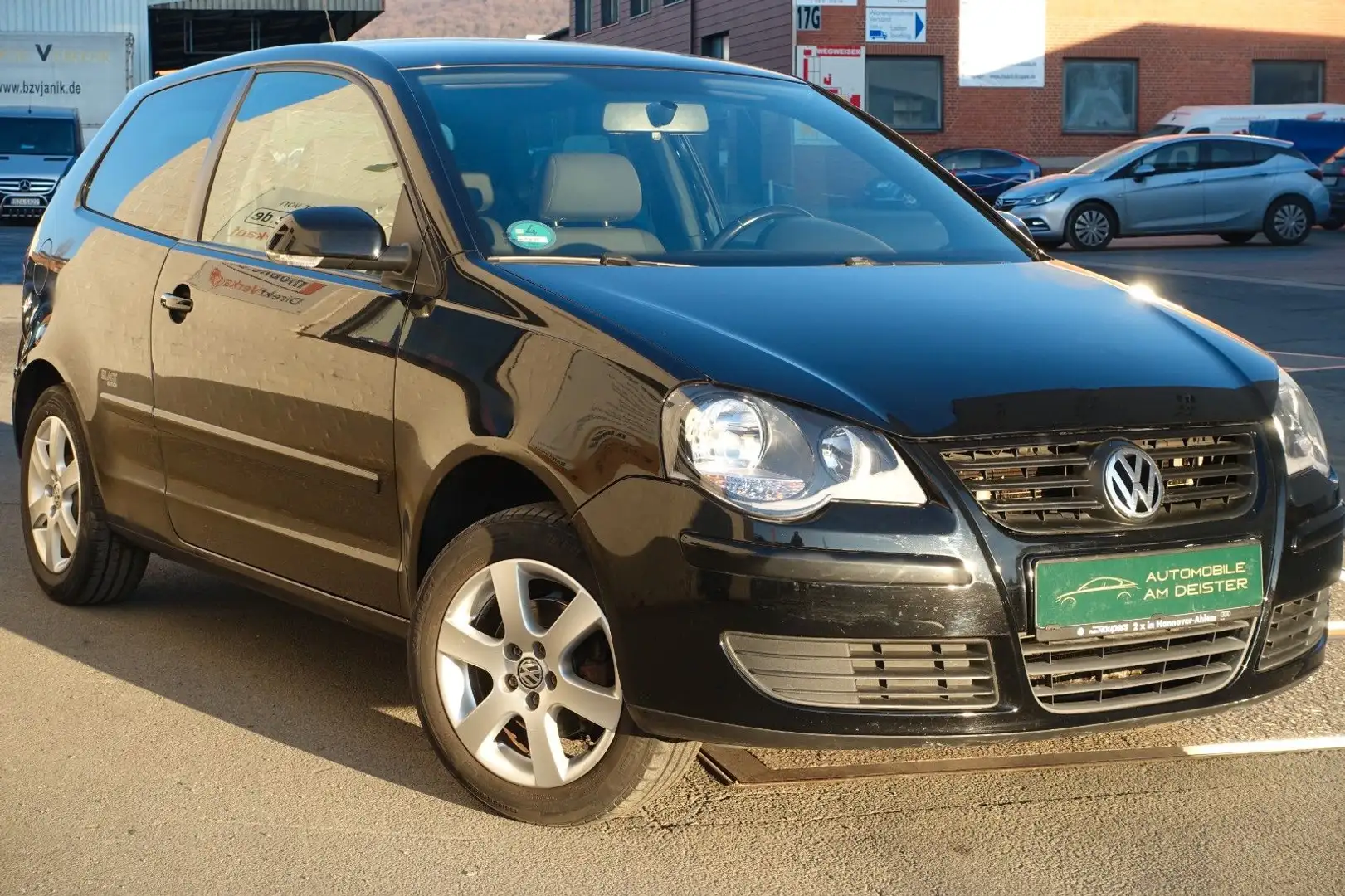 Volkswagen Polo IV Black Edition*KLIMA*BC*ZV*AHK*TÜV+SERVIC Schwarz - 1