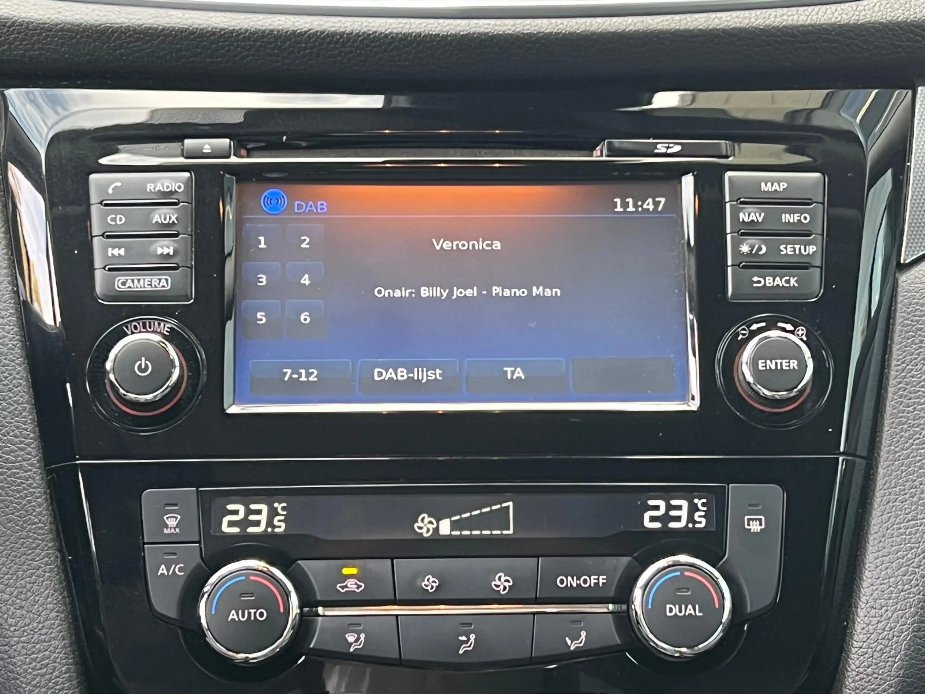 Nissan Qashqai 1.3 DIG-T Acenta | 360 CAMERA | NAVIGATIE | PANORA — photo 24