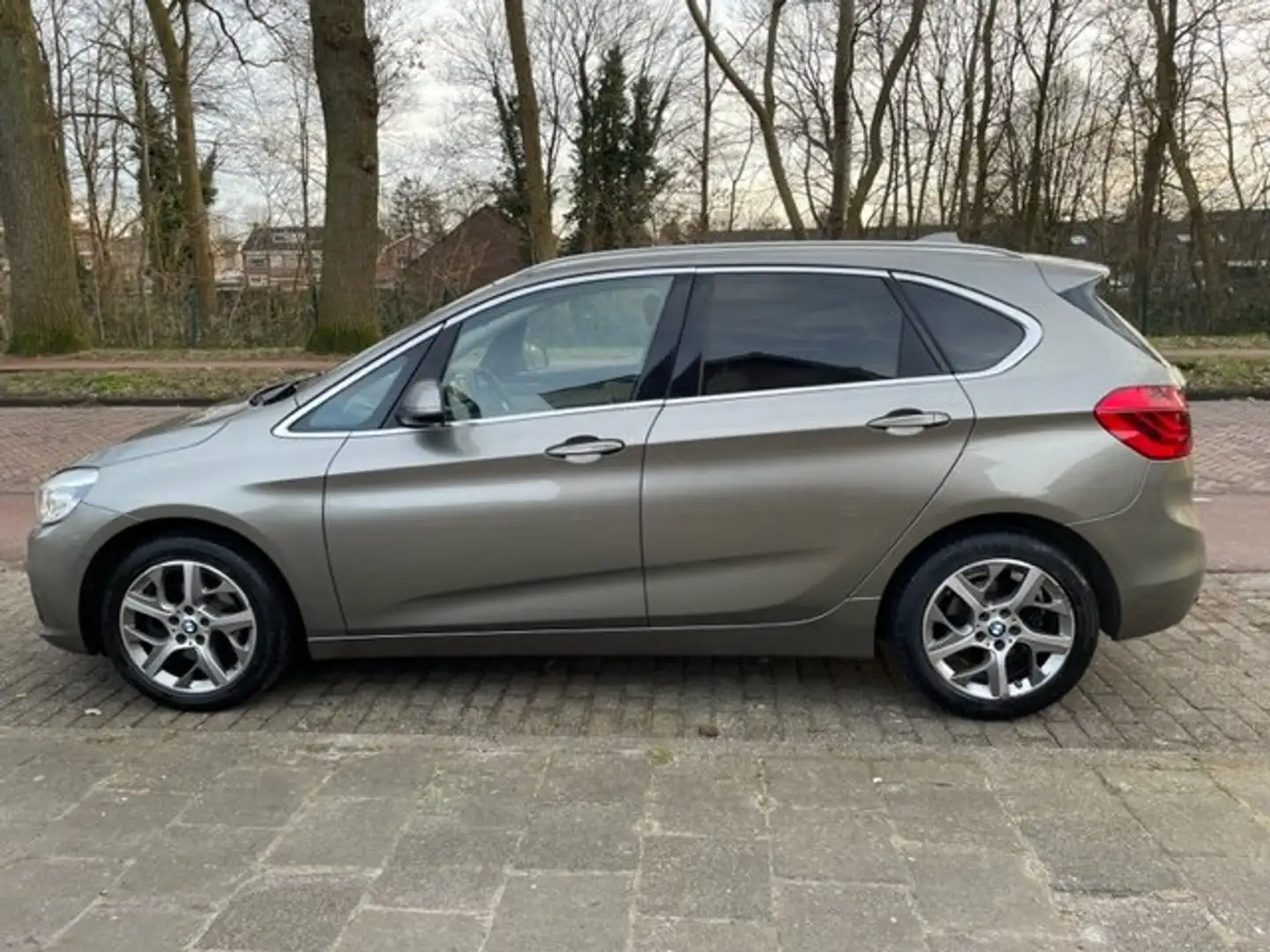 BMW 220 220d Active Tourer Sport-Aut. Advantage Bronze - 2