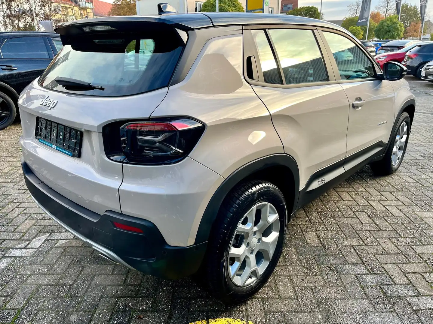 Jeep Avenger Altitude-Navi/Sitzh./JBL-Sound/360°Parks Gris - 2