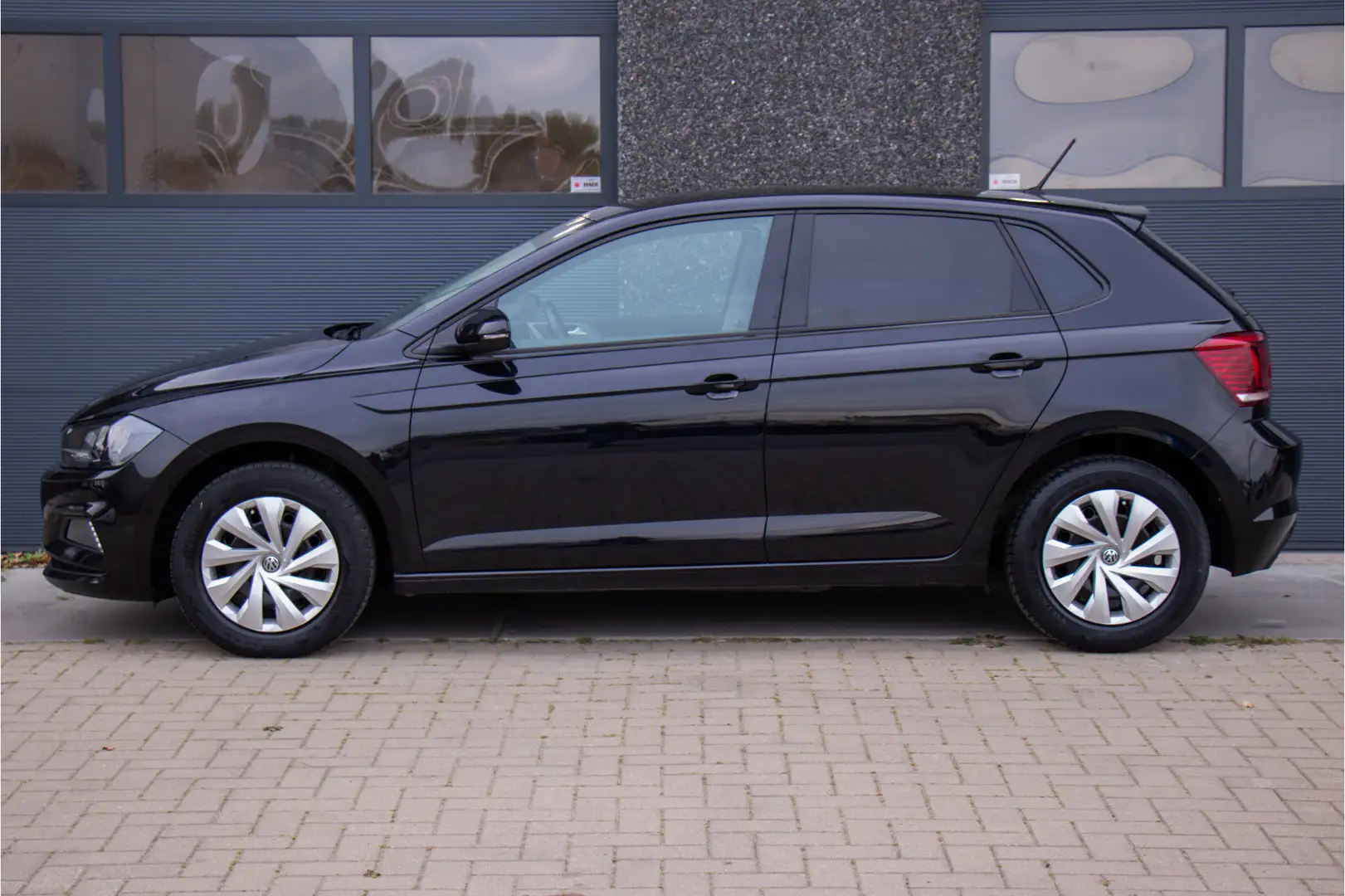 Volkswagen Polo 1.0 Comfortline Business | Climate | Stoelverwarmi Noir - 2