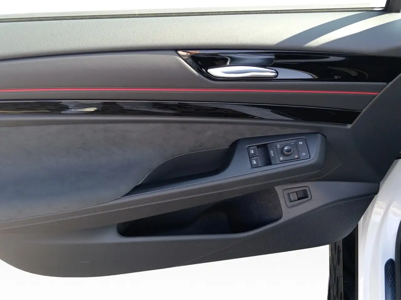 Volkswagen ID.7 Tourer 4Motion GTX DCC AHK*HUD*WP*IQ-LIGHT*NAV*... 12