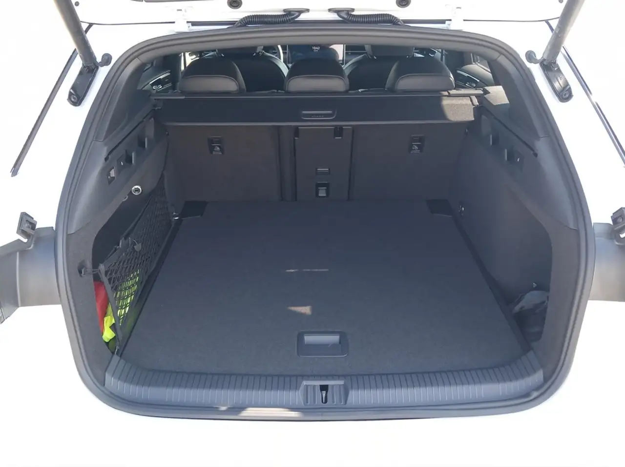 Volkswagen ID.7 Tourer 4Motion GTX DCC AHK*HUD*WP*IQ-LIGHT*NAV*... 9