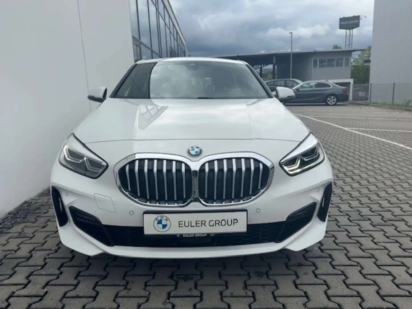 BMW 120 i DKG M Sport Comf.Pak. HiFi LCProf LenkHzg adlED Weiß - 2