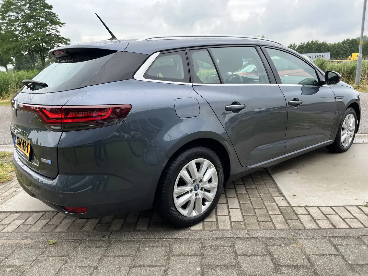 Renault Megane E-Tech Estate 1.6 Plug-In Hybrid 160 Business / Automaat Grijs - 2