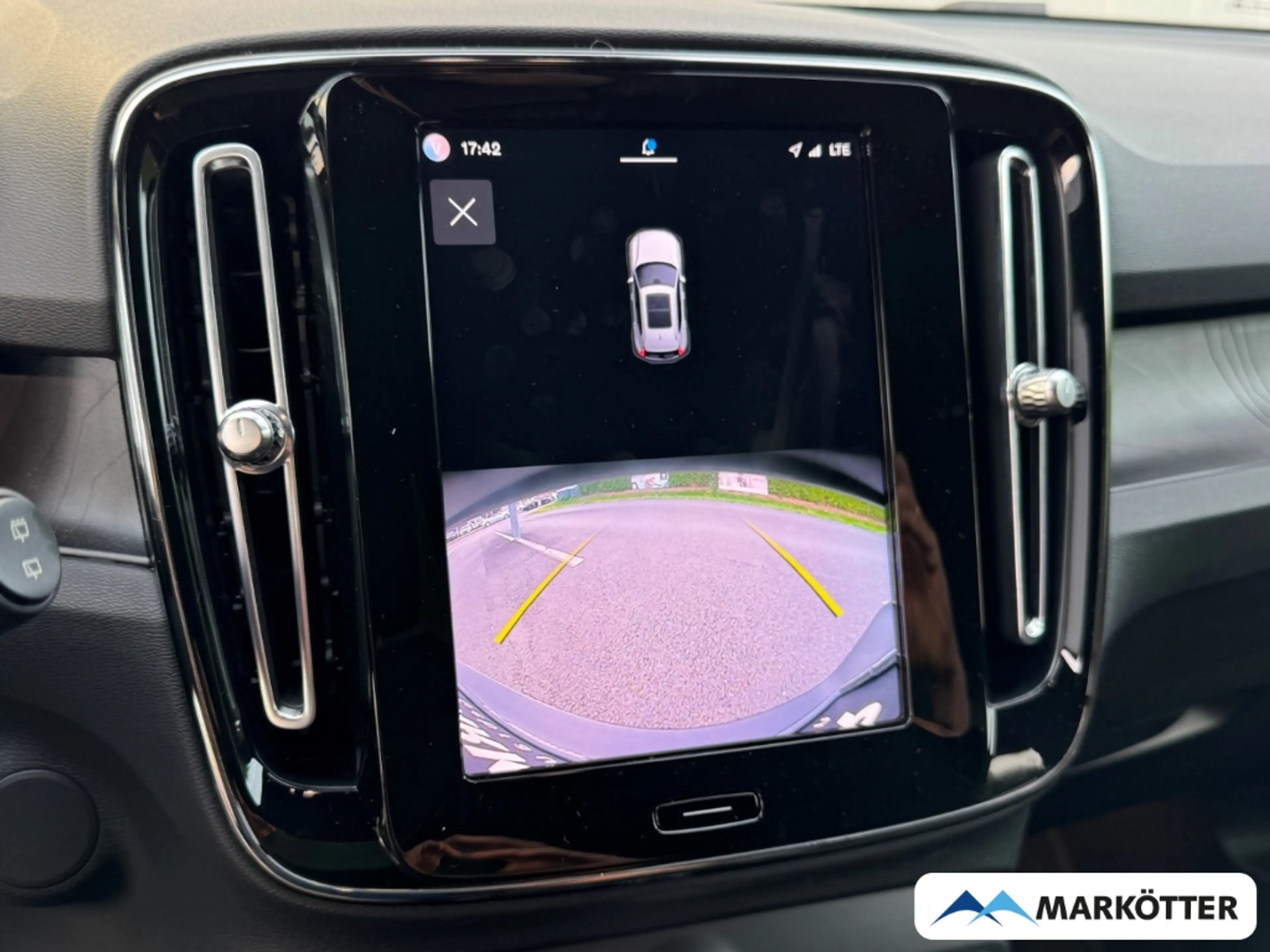 Volvo XC40 Plus Recharge ACC/Memory/H&K/DAB/Keyless — photo 14