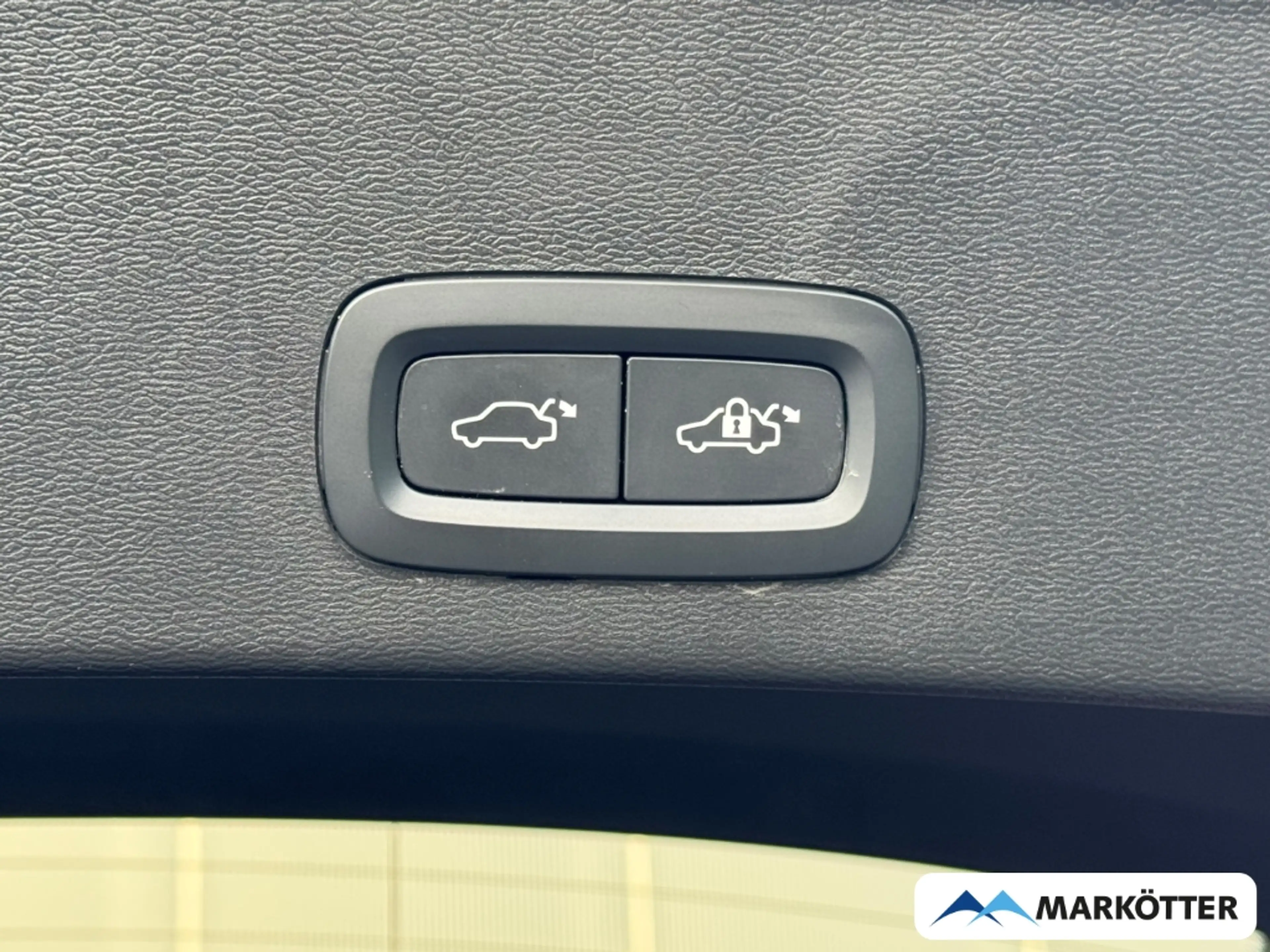 Volvo XC40 Plus Recharge ACC/Memory/H&K/DAB/Keyless — photo 9