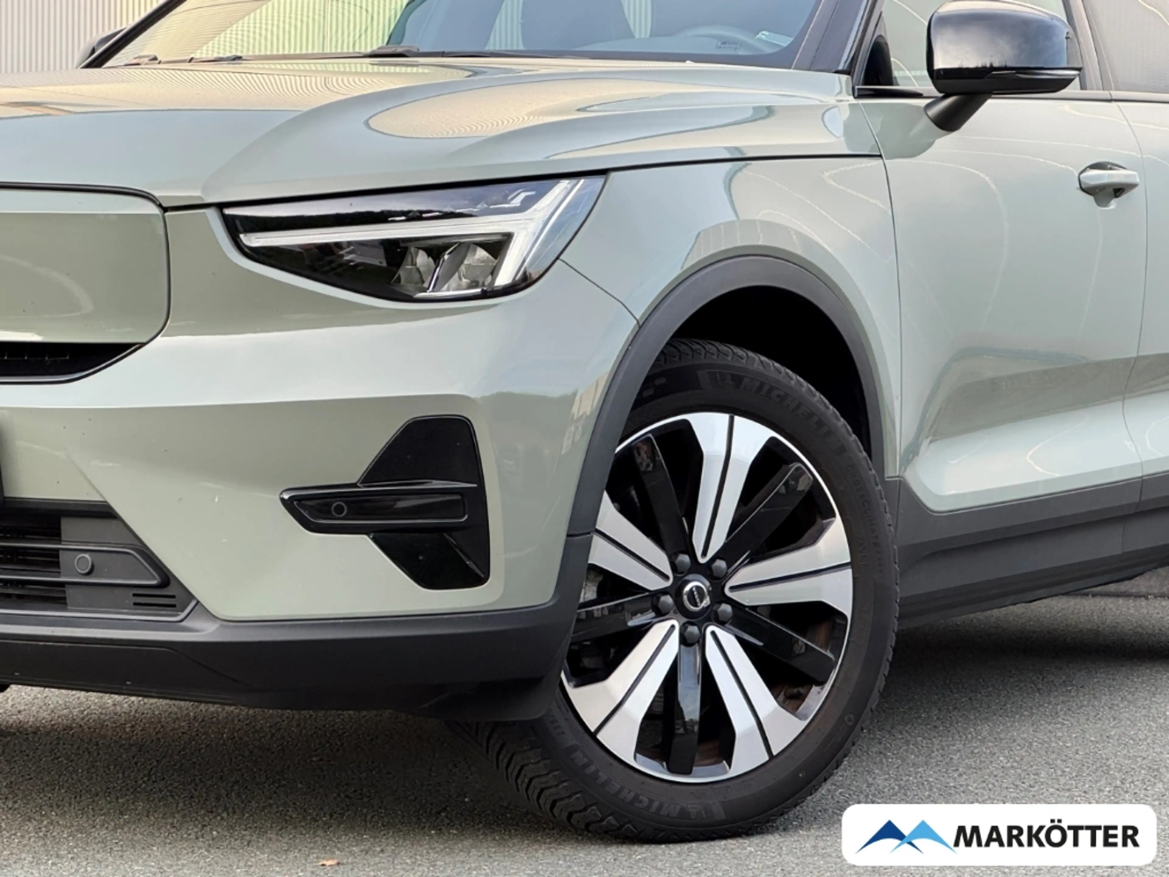 Volvo XC40 Plus Recharge ACC/Memory/H&K/DAB/Keyless — photo 2