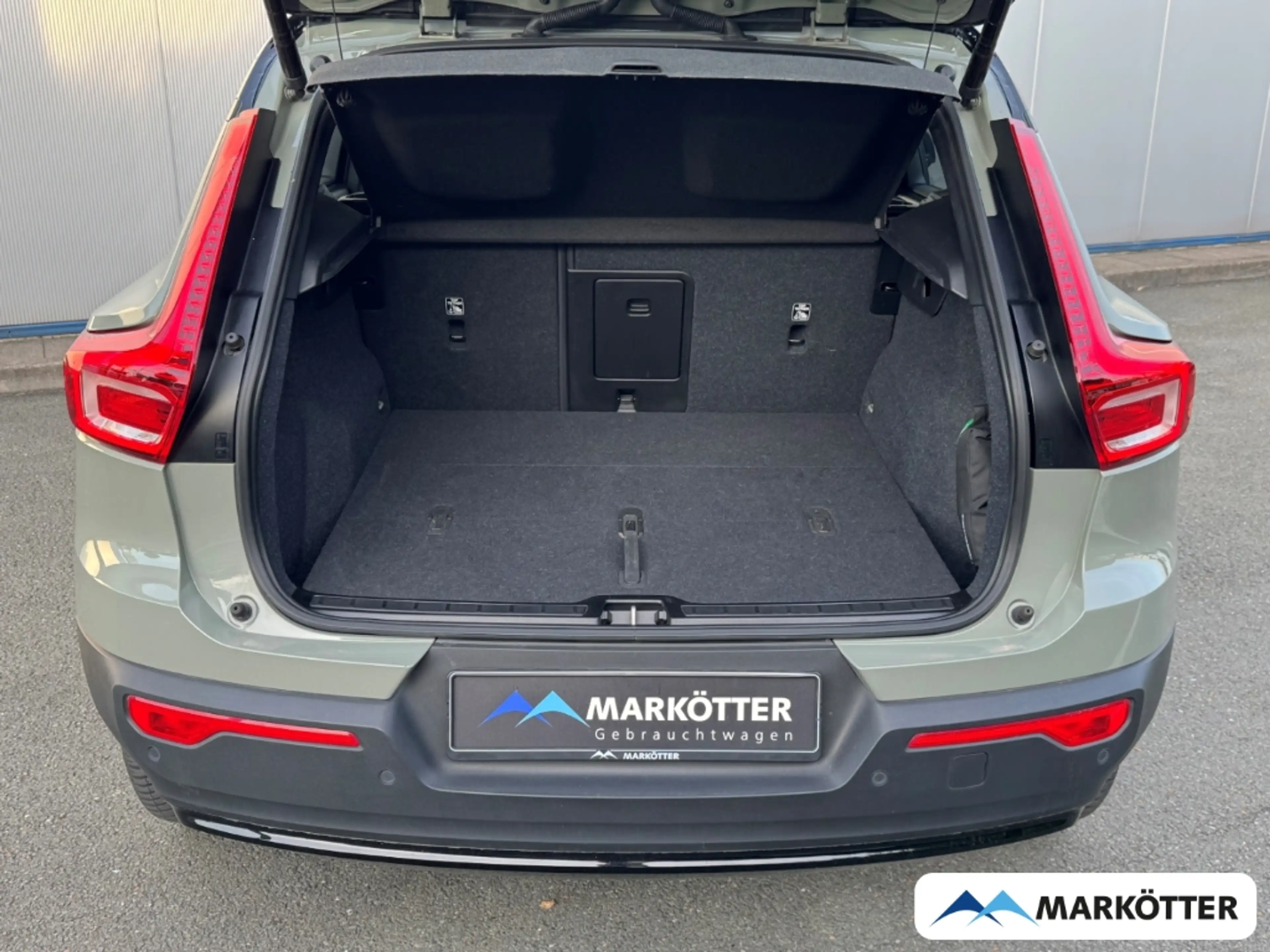 Volvo XC40 Plus Recharge ACC/Memory/H&K/DAB/Keyless — photo 6