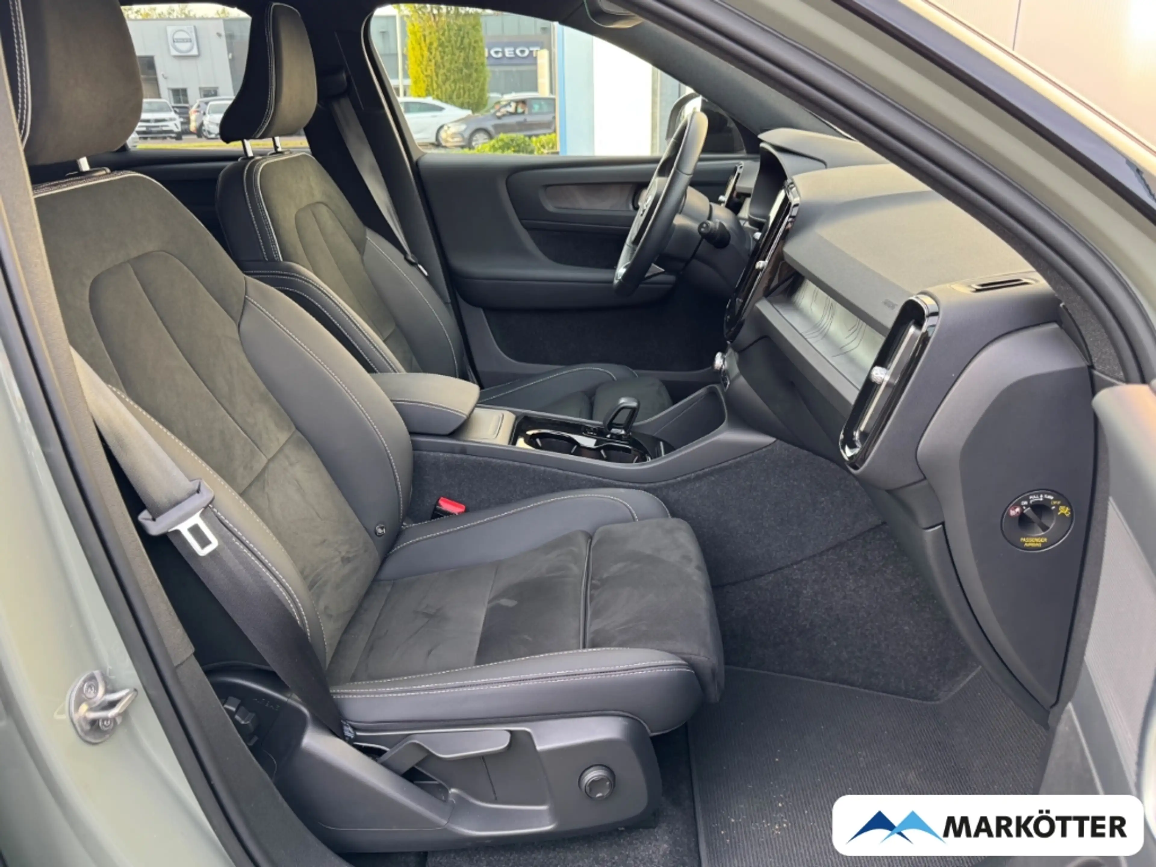Volvo XC40 Plus Recharge ACC/Memory/H&K/DAB/Keyless — photo 8