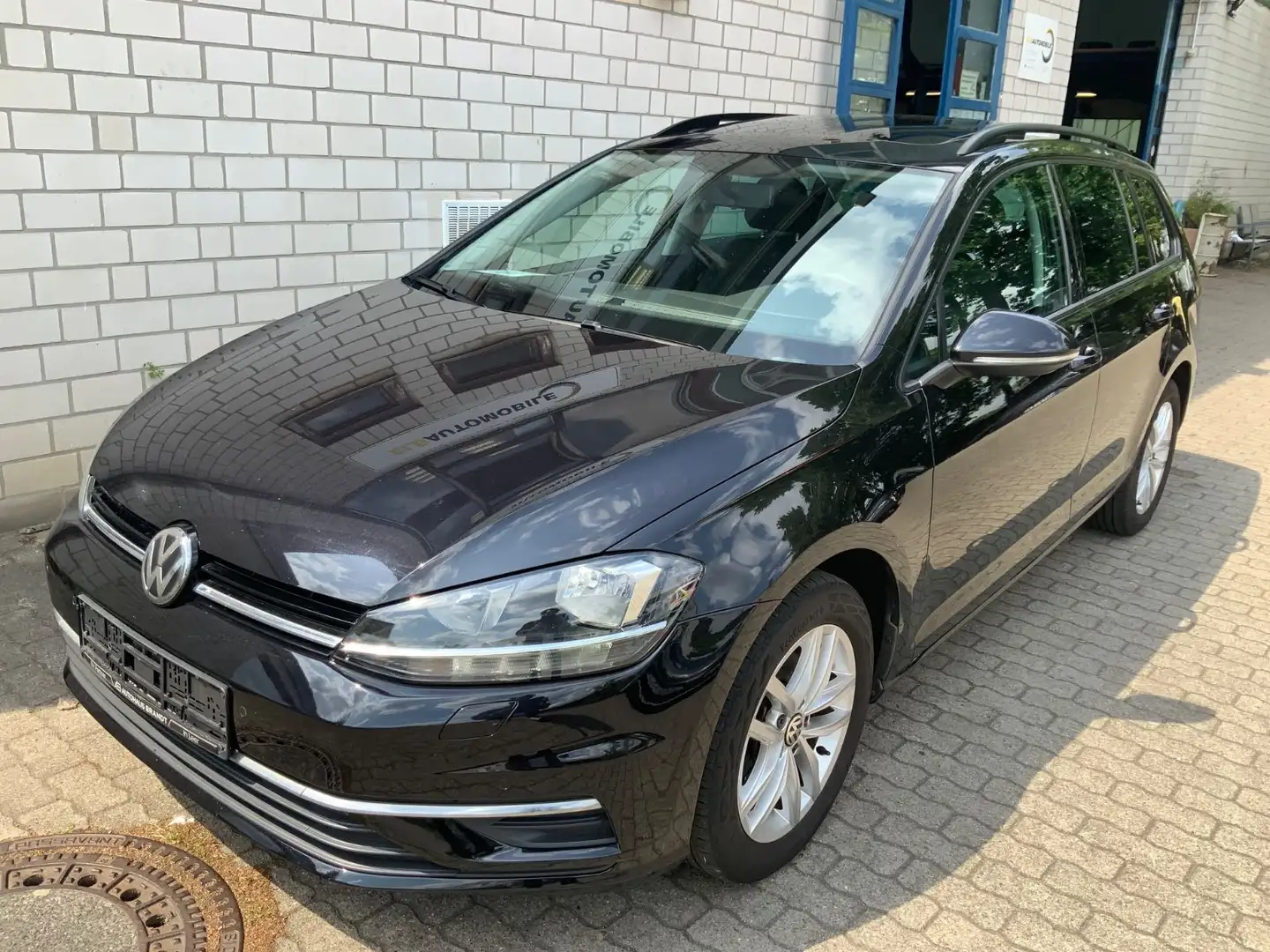 Volkswagen Golf VII Variant Comfortline Pano/Navi/Keyl/2.Hd Schwarz - 2