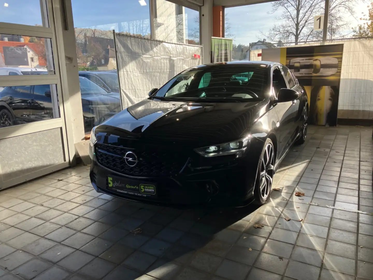 Opel Insignia 2.0SHT AHK+LED+Luft+Navi+Sitzheizung Schwarz - 2