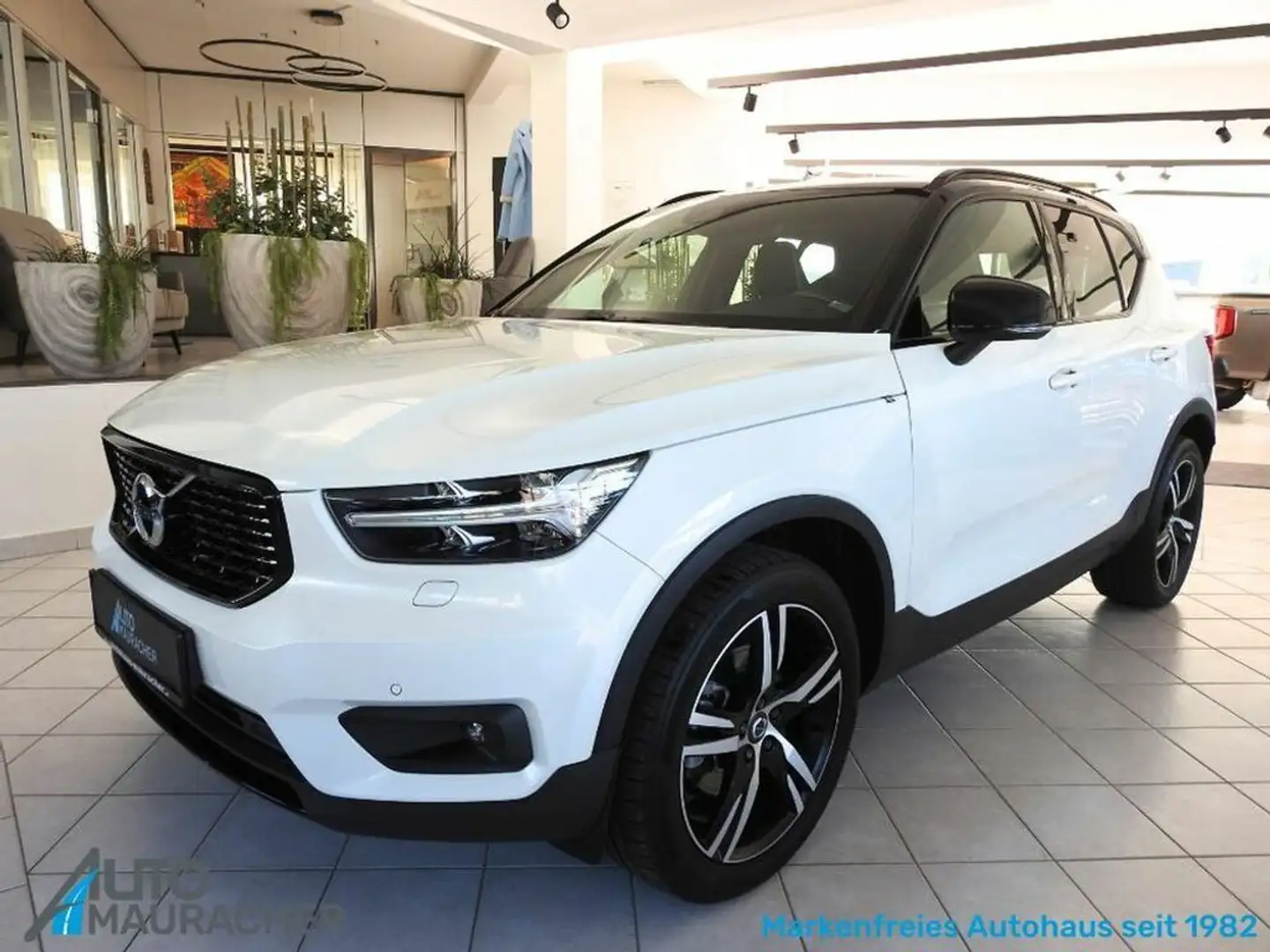 Volvo XC40 T4 R-Design AWD*LED*AHK*NAVI*STHZG* Weiß - 1