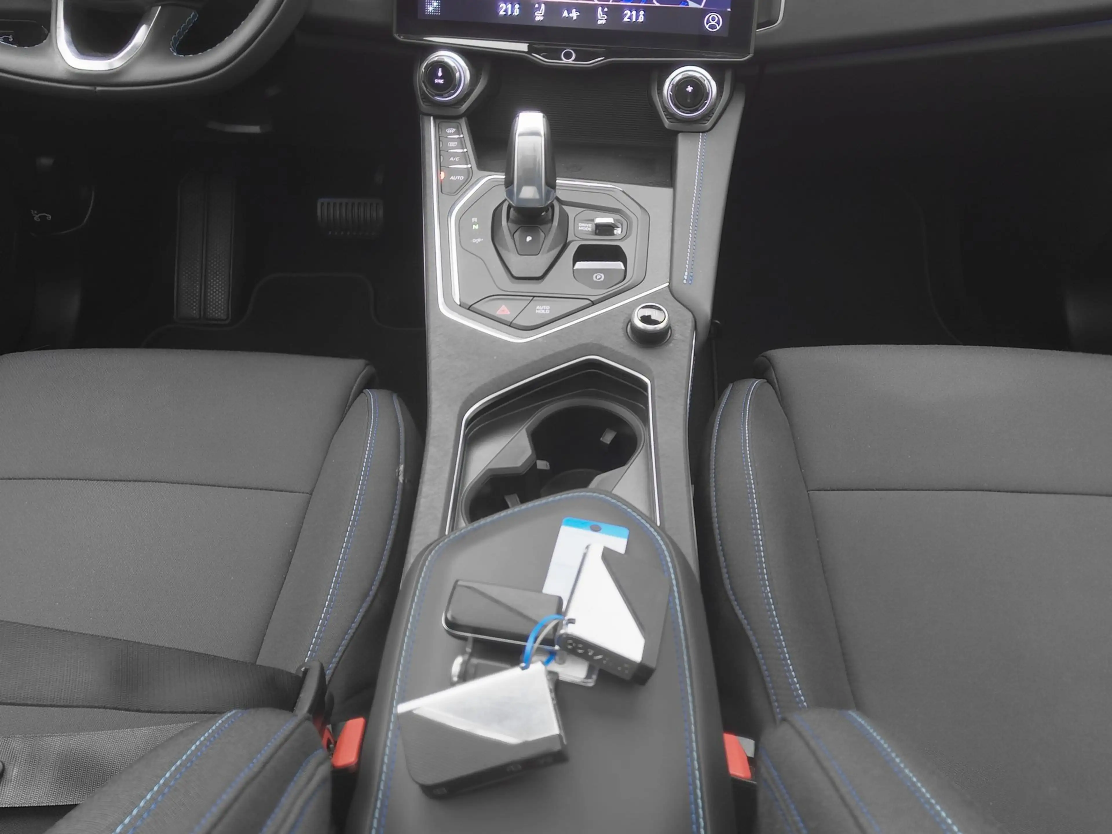 Lynk & Co 01 1.5 Plug-in Hybrid | 360° | BLACK | NLD AUTO — photo 12