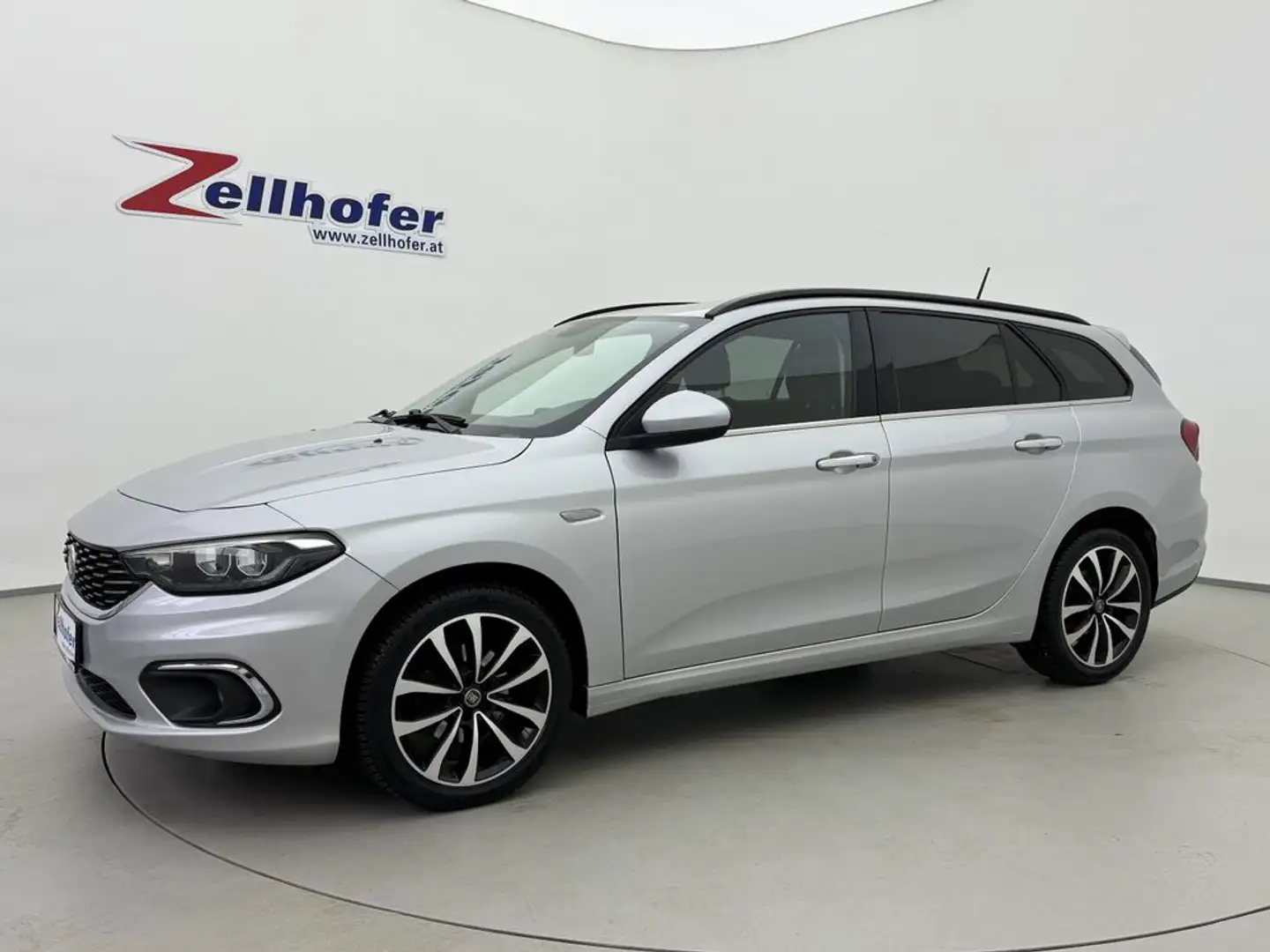 Fiat Tipo 1,6 MultiJet II 120 Lounge Silber - 2