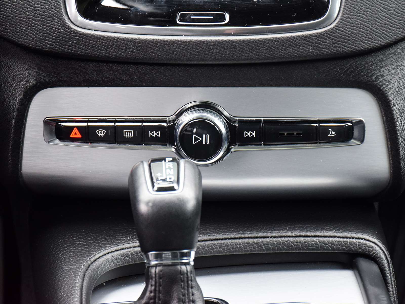 2018 Volvo XC90 T6 AWD Momentum thumb 19