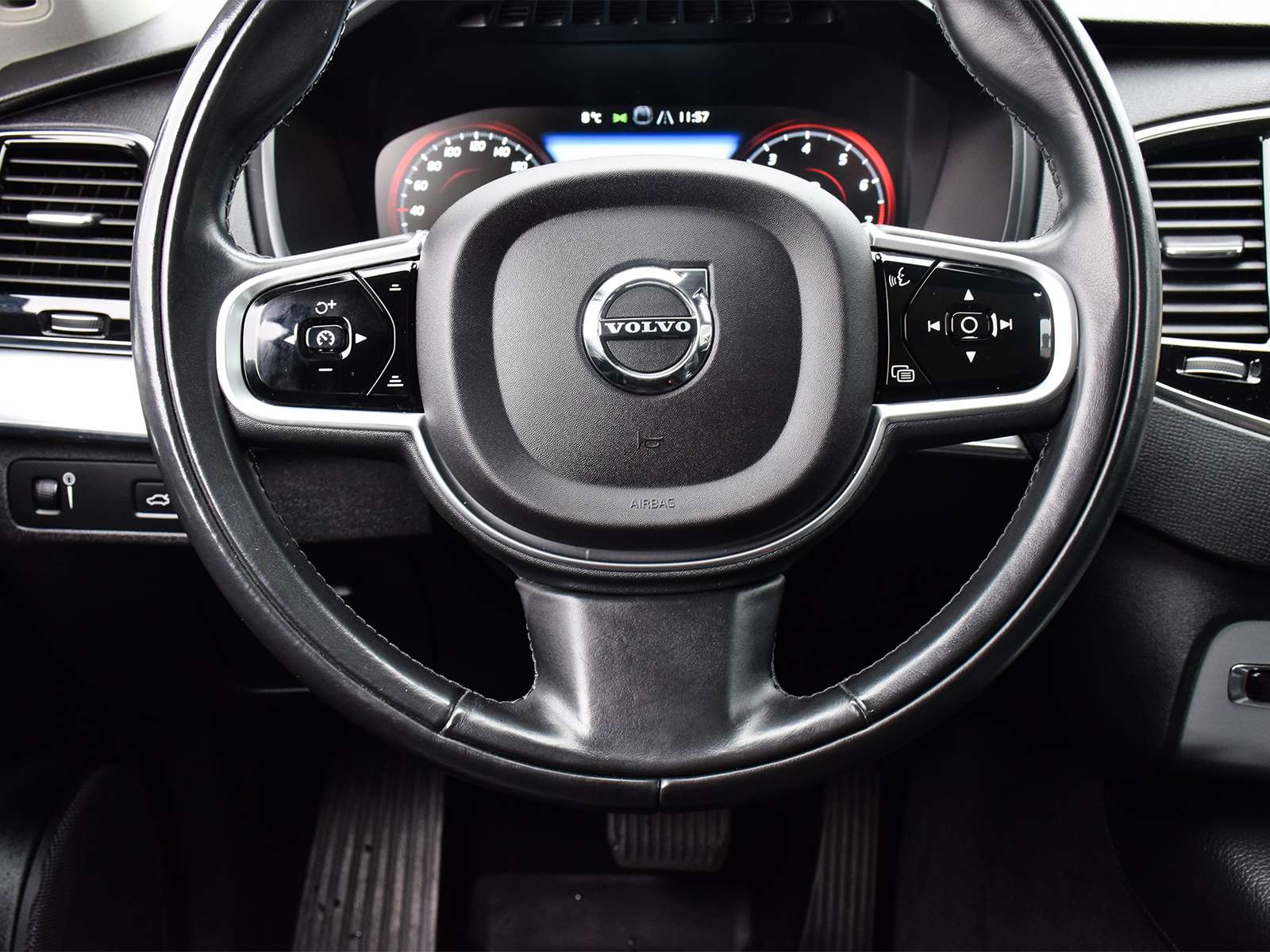 2018 Volvo XC90 T6 AWD Momentum thumb 12