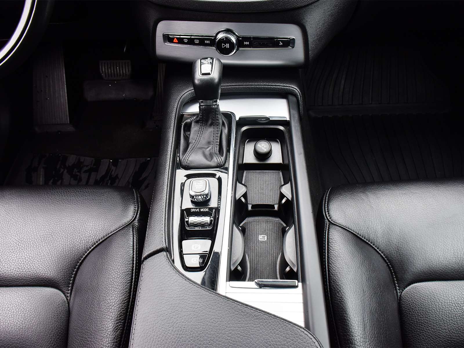 2018 Volvo XC90 T6 AWD Momentum thumb 20