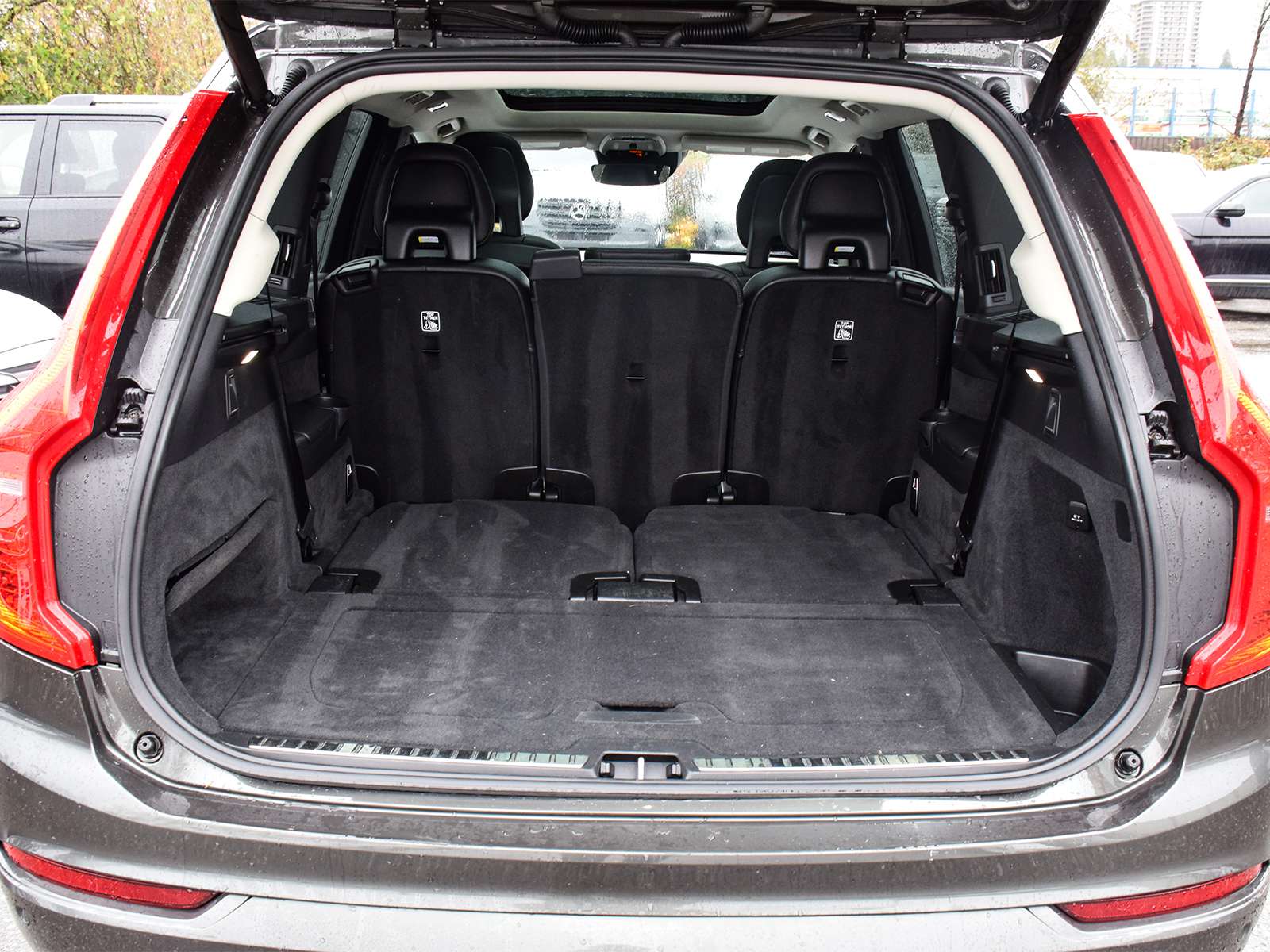 2018 Volvo XC90 T6 AWD Momentum thumb 28