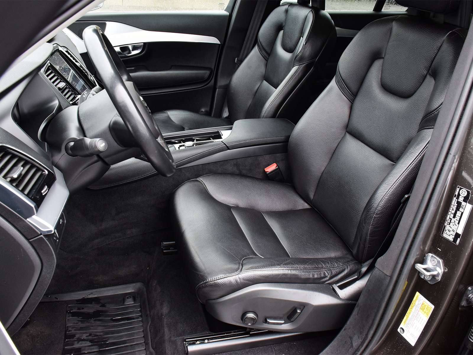 2018 Volvo XC90 T6 AWD Momentum thumb 8
