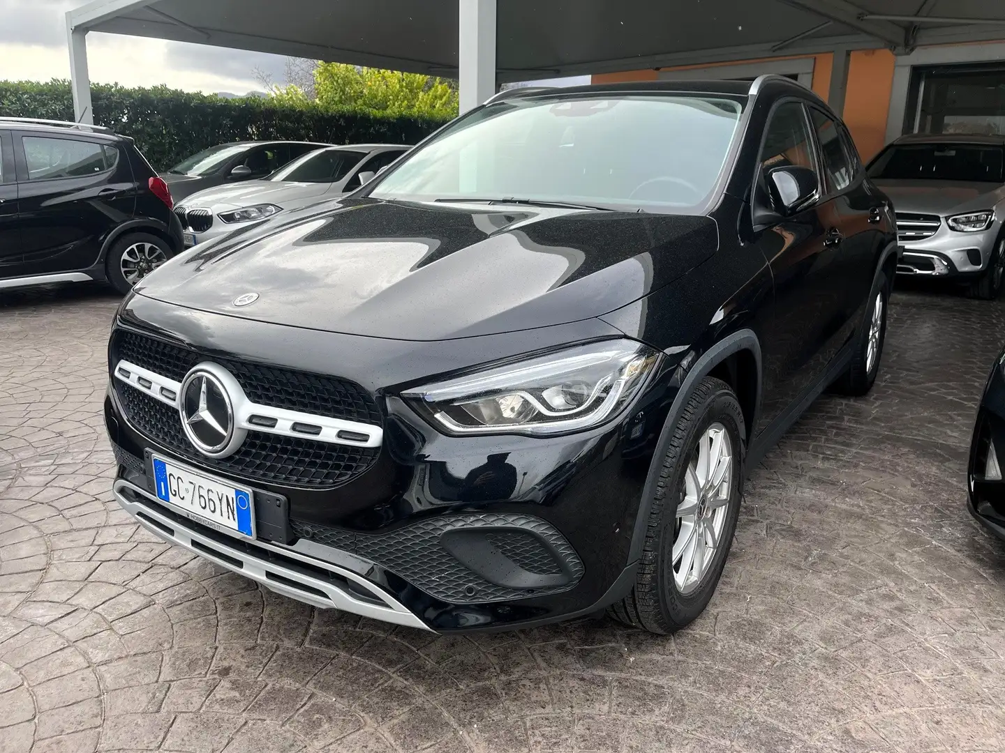 Mercedes-Benz GLA 200 d Business Extra auto Nero - 2