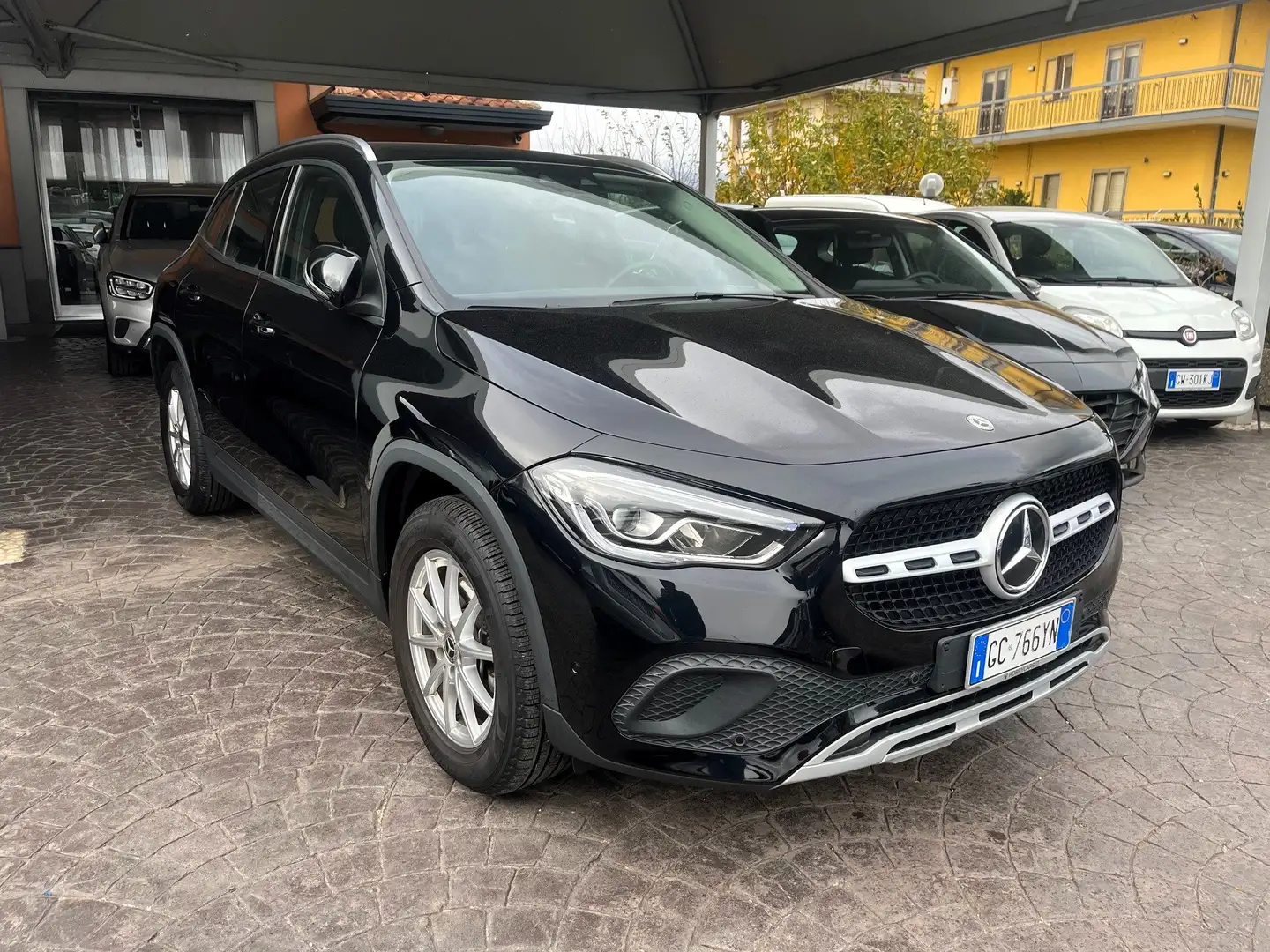 Mercedes-Benz GLA 200 d Business Extra auto Nero - 1