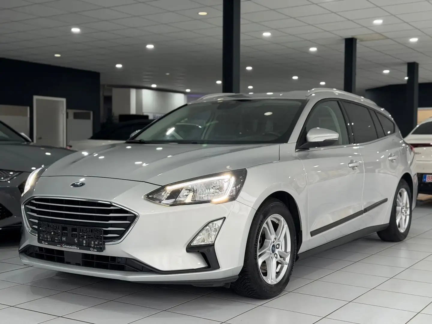 Ford Focus Turnier C&C*PARK-ASSIST*NAVI*SPUR-H*CARPLY Argent - 2
