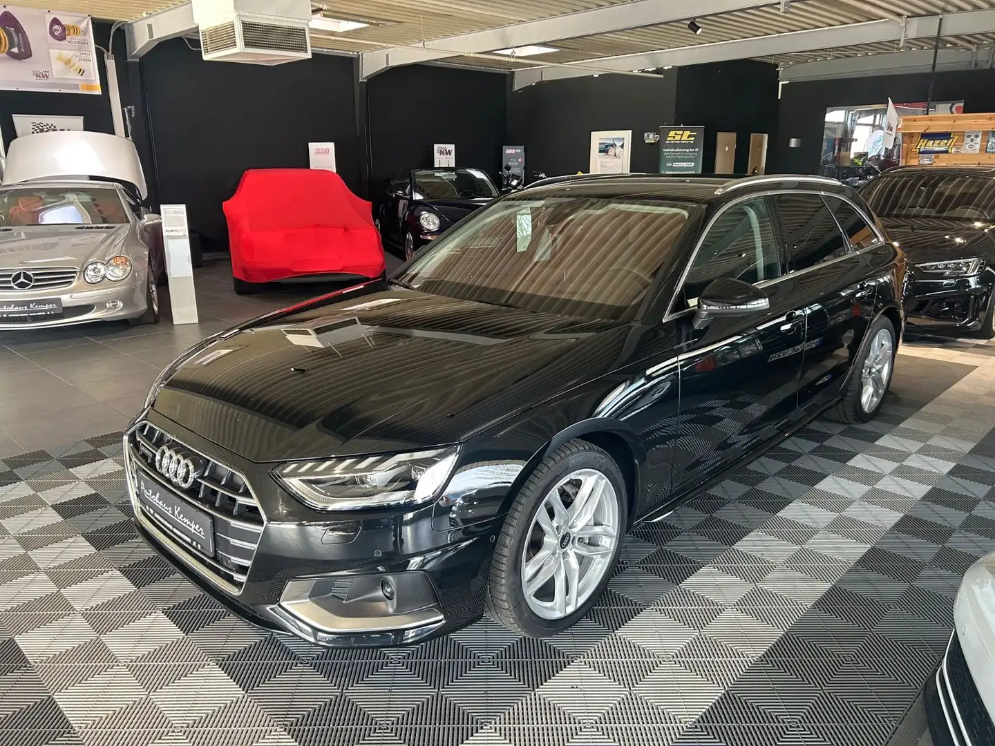 Audi A4 Avant 40 TFSI quattro advanced Noir - 1