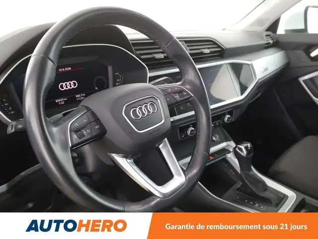 Audi Q3 view 11
